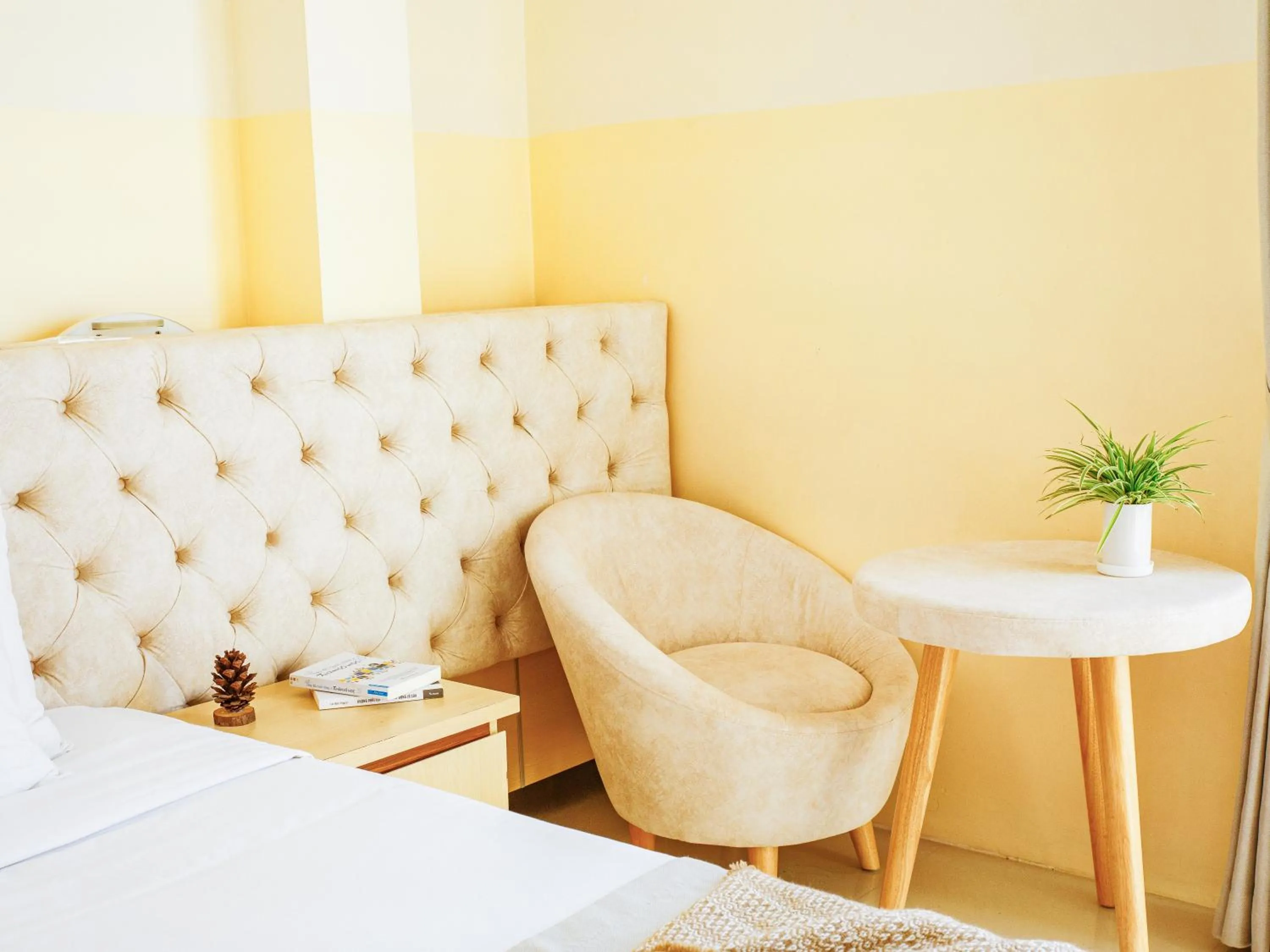 Seating area, Bed in Ngoc Nguyen Anh Hotel Da Lat