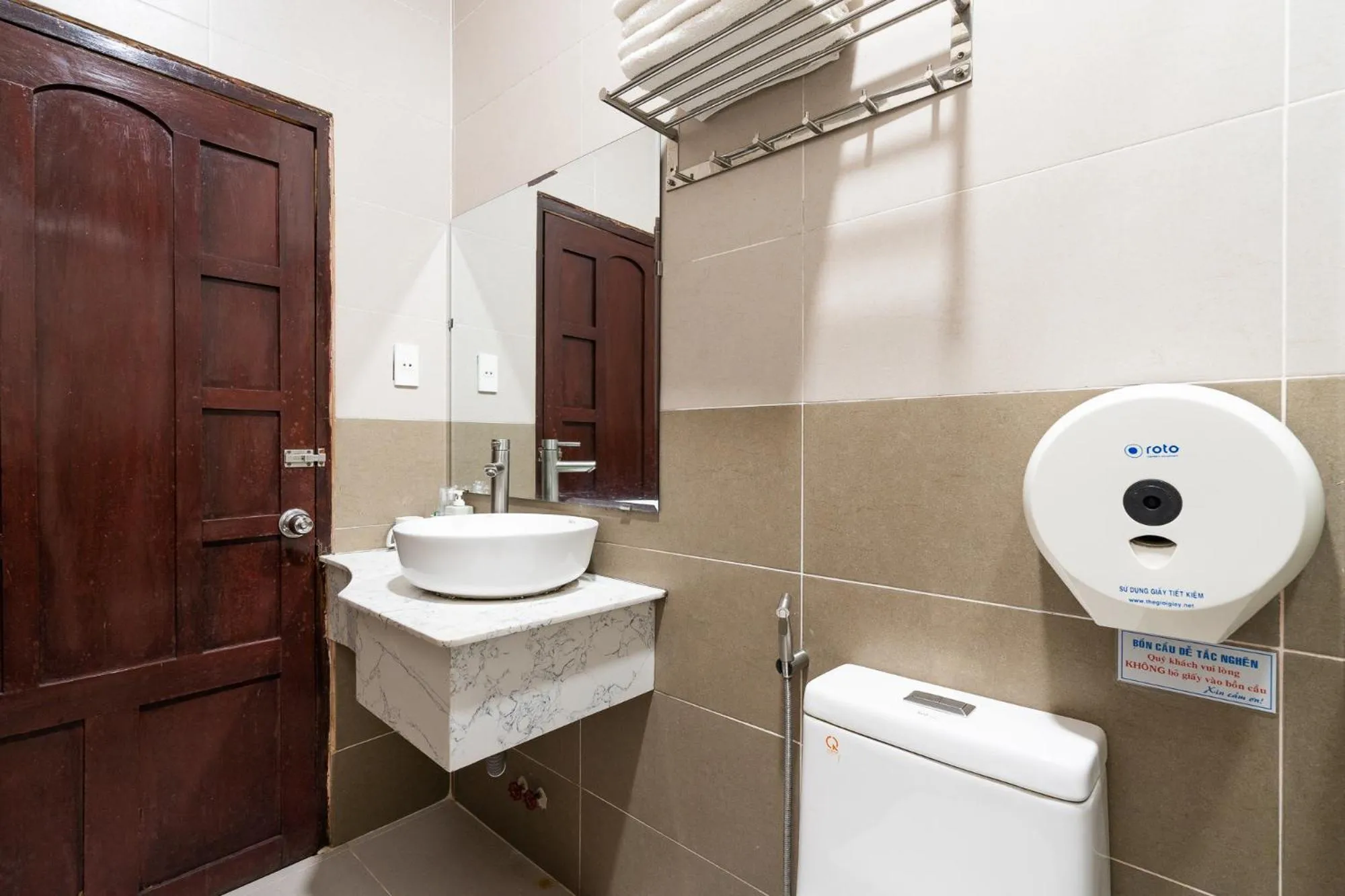 Toilet in Ngoc Nguyen Anh Hotel Da Lat