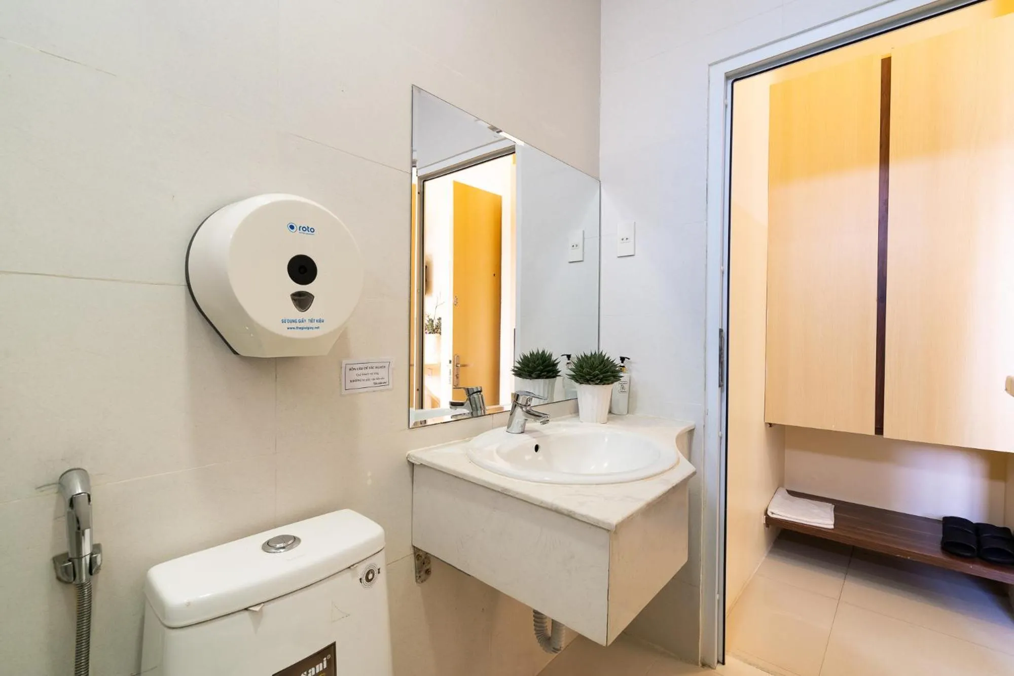 Toilet in Ngoc Nguyen Anh Hotel Da Lat