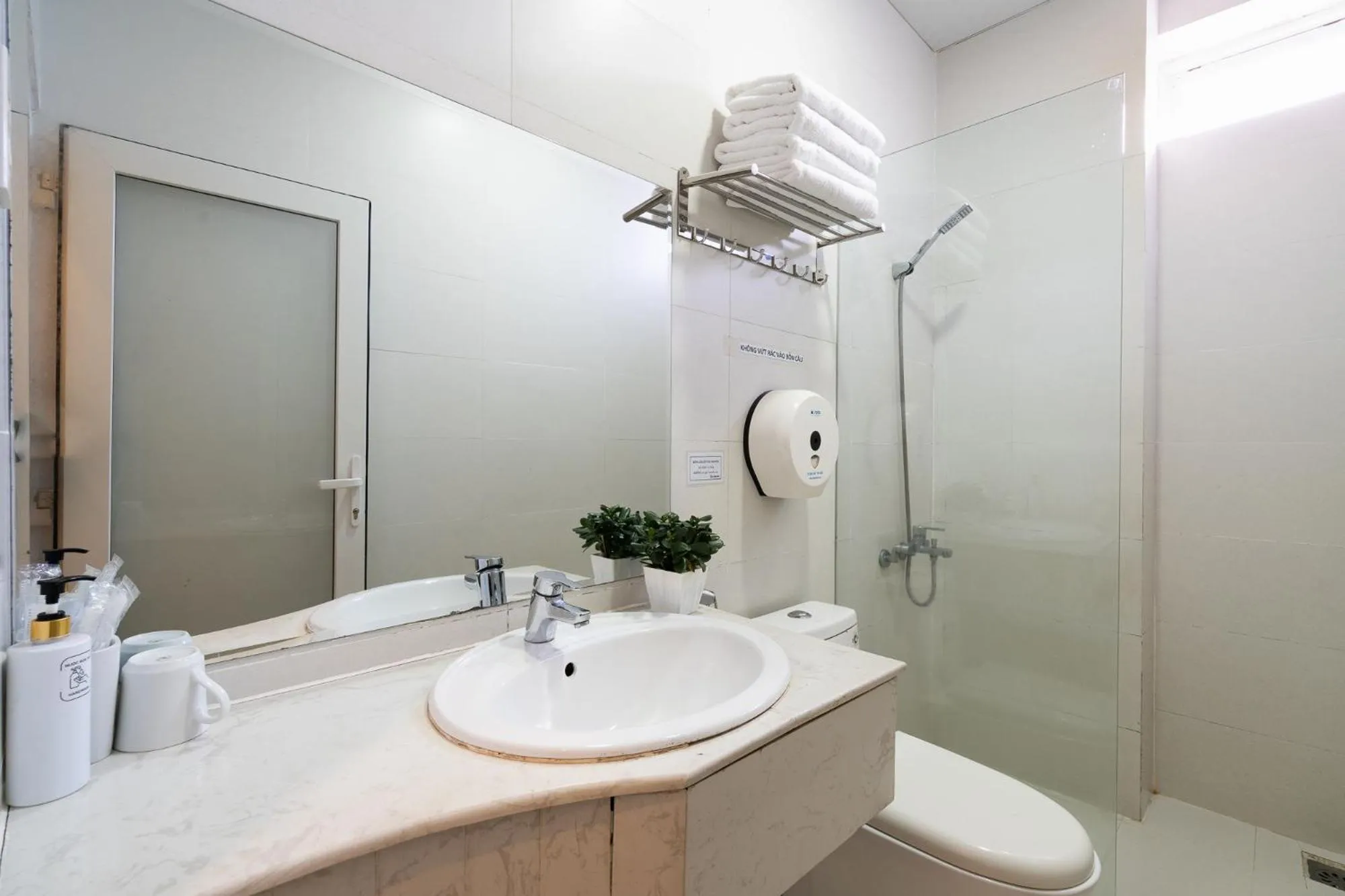 Toilet in Ngoc Nguyen Anh Hotel Da Lat