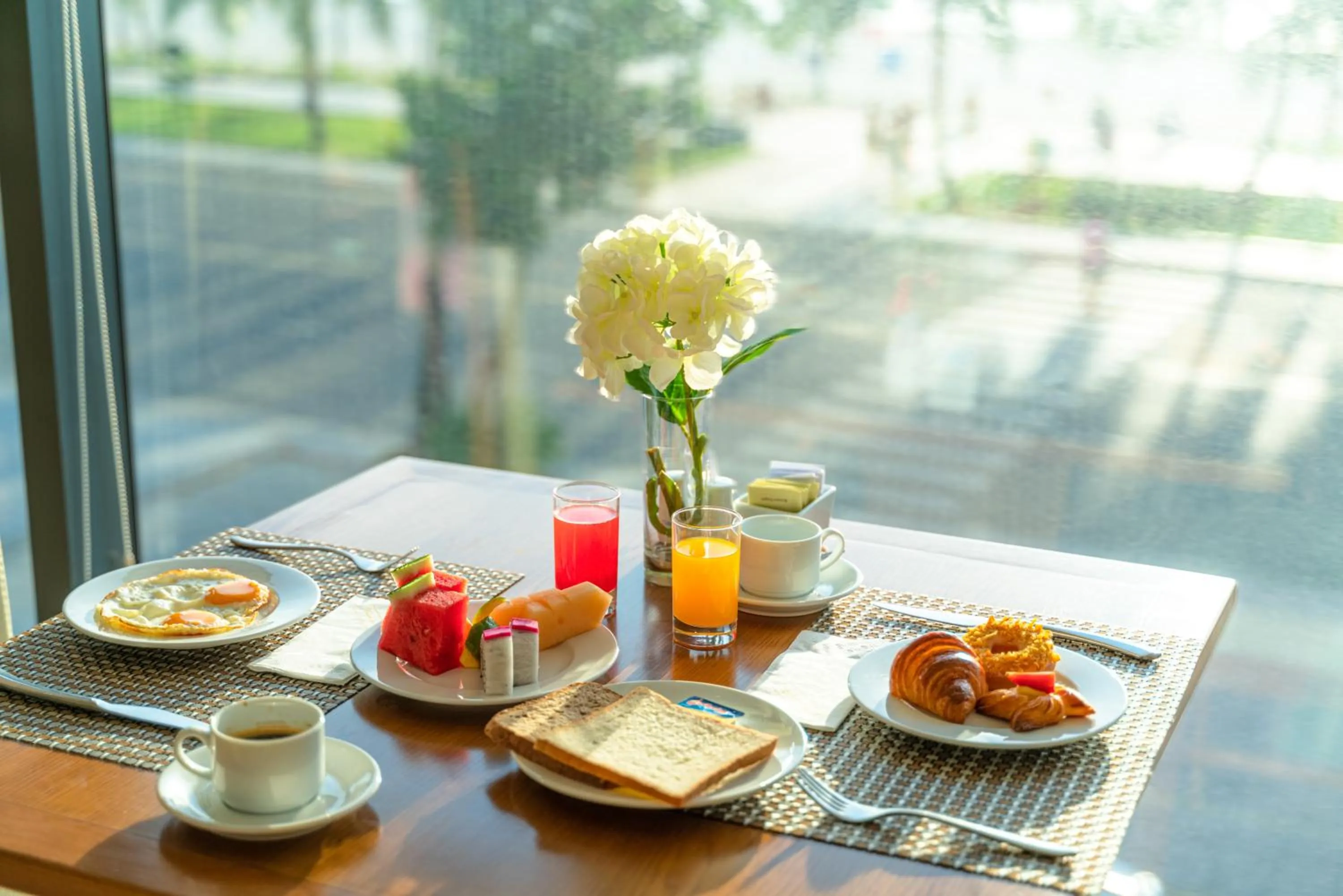 Food and drinks in Serene Beach Hotel Danang