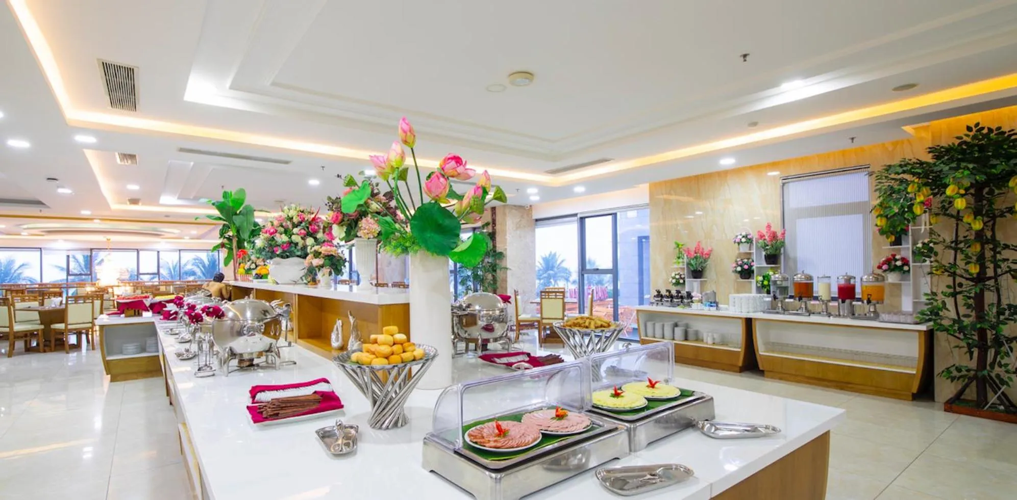 Restaurant/places to eat in Serene Beach Hotel Danang