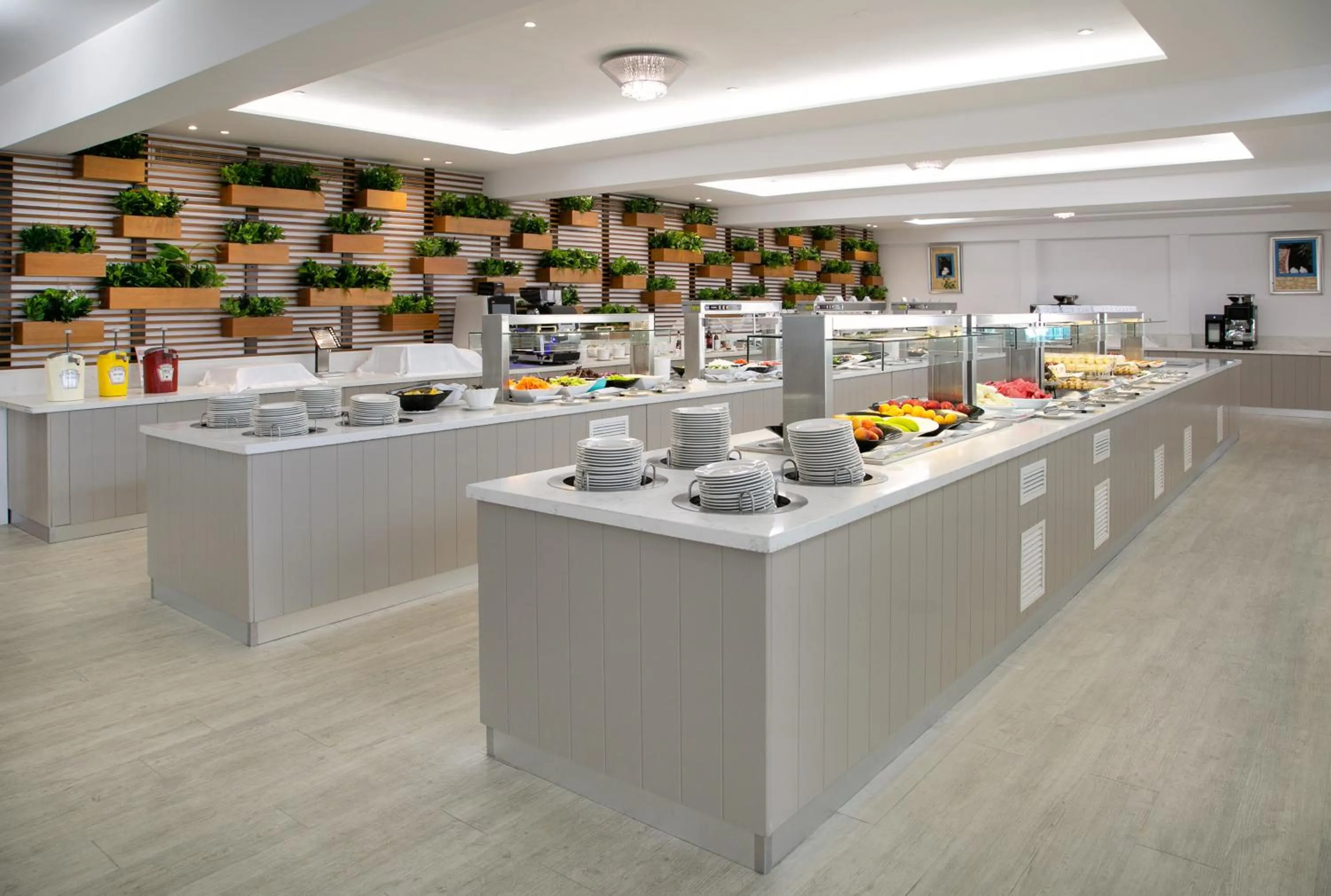 Restaurant/places to eat in Asterias Beach Hotel