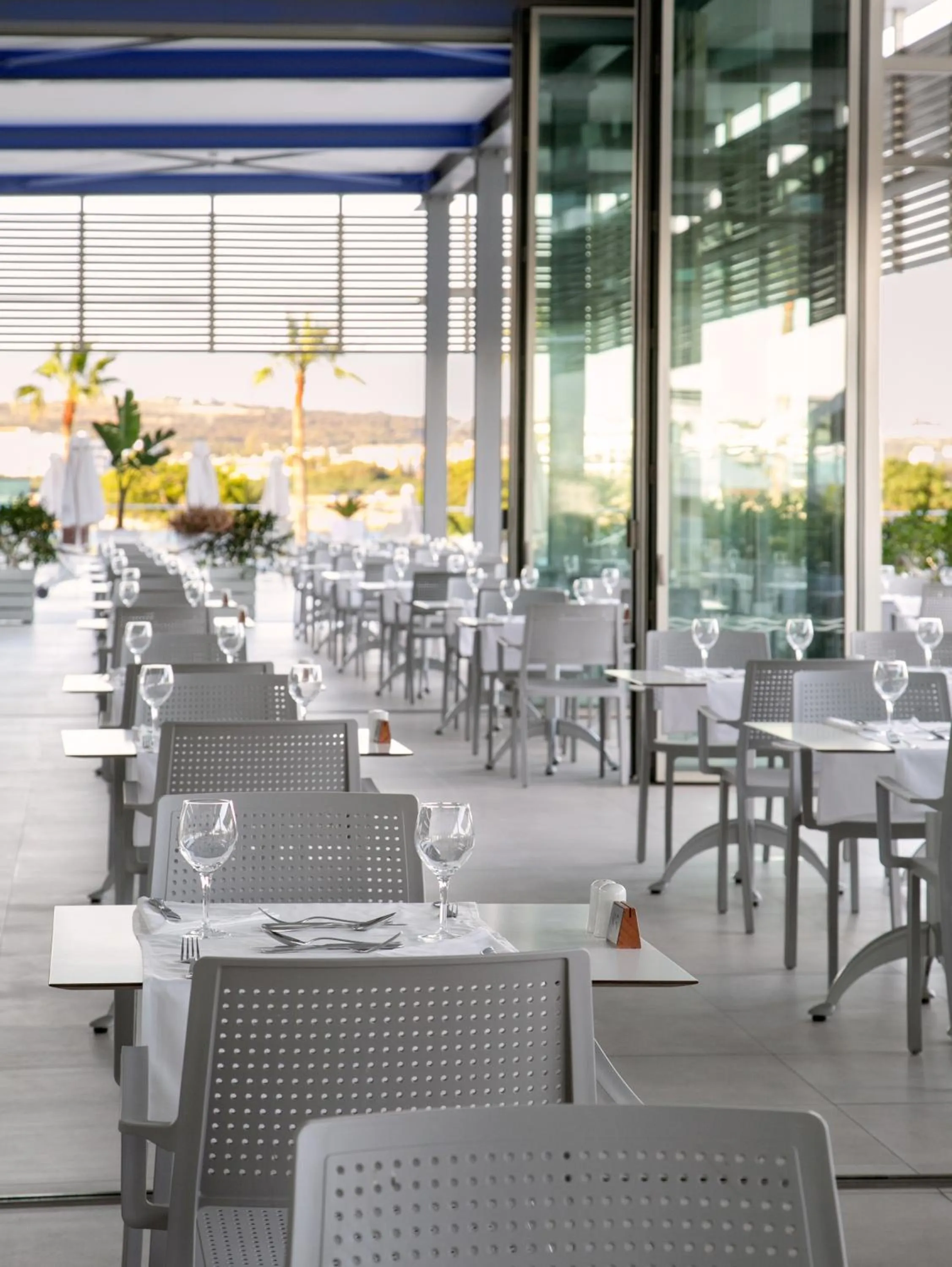 Restaurant/places to eat in Asterias Beach Hotel