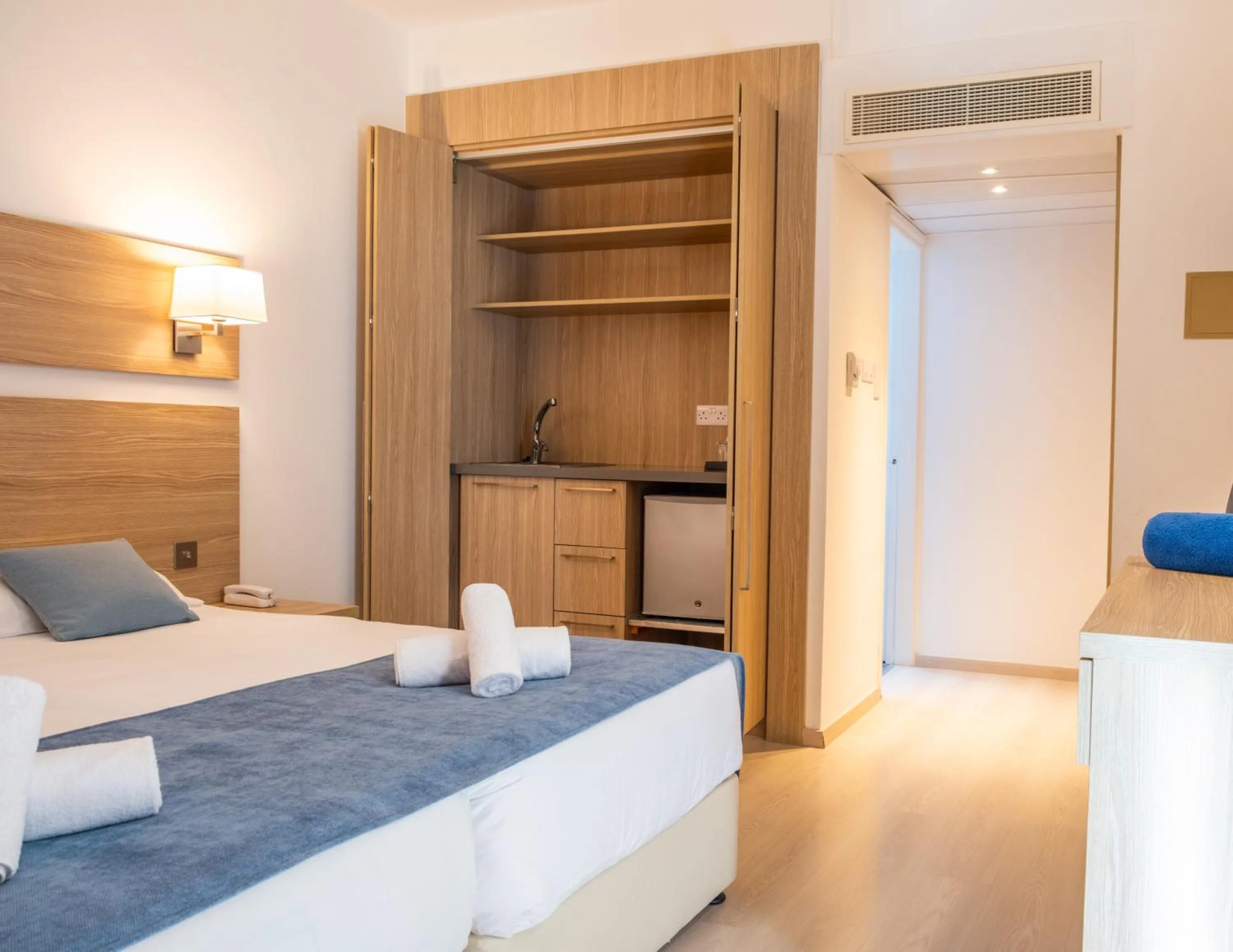 Photo of the whole room, Bed in Kapetanios Bay Hotel Protaras