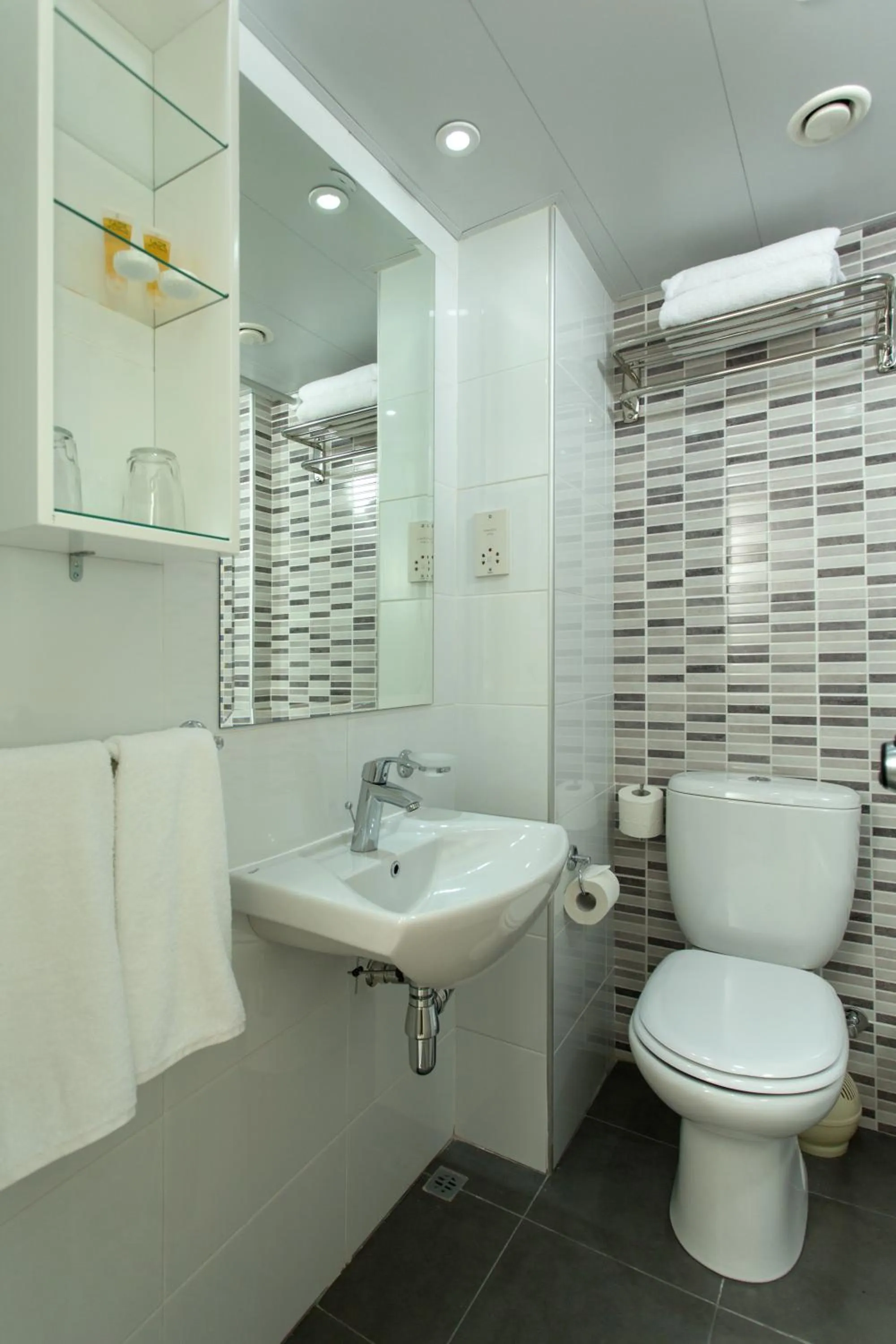 Bathroom in Kapetanios Bay Hotel Protaras