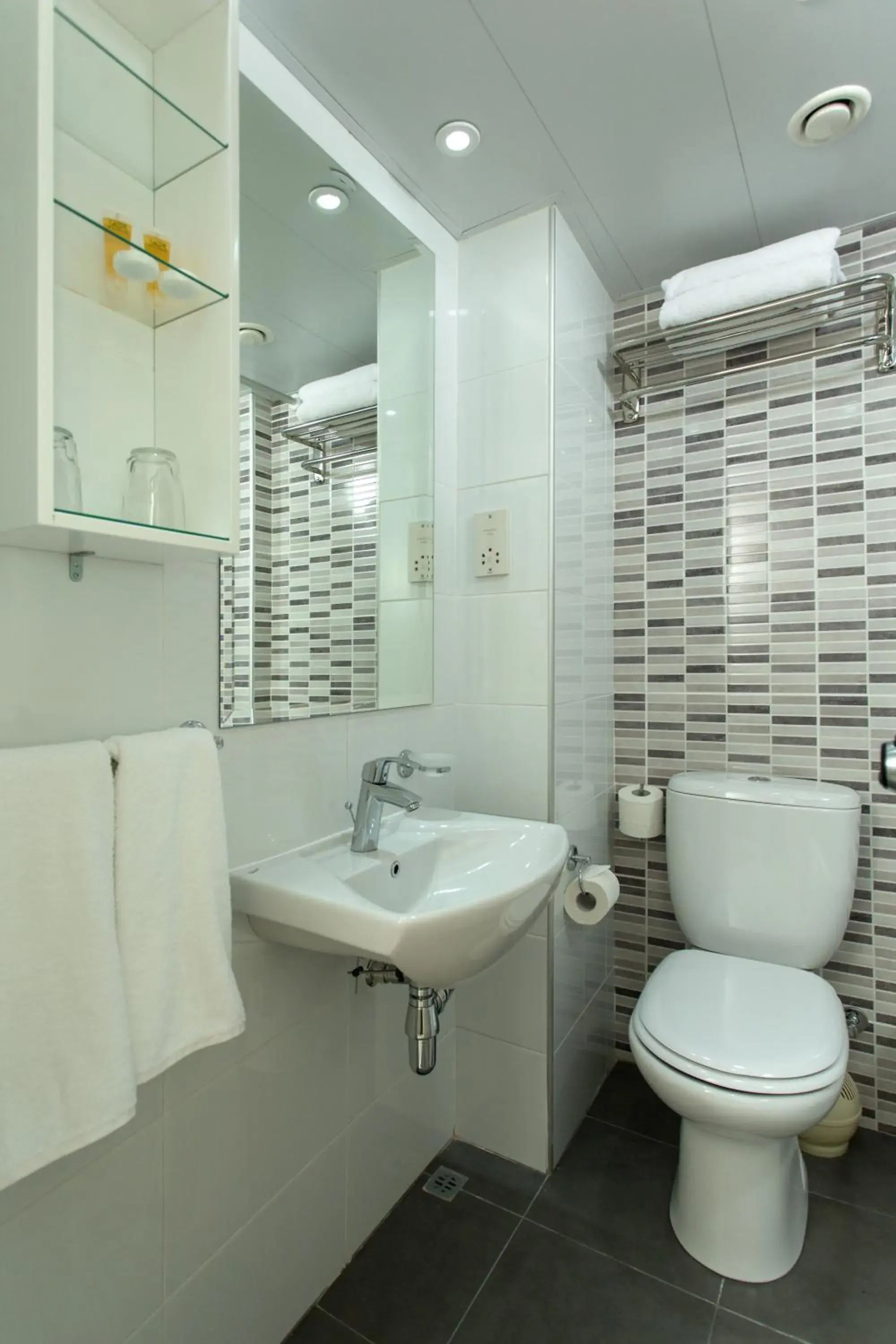 Standard Room (2 Adults + 1 Child) in Kapetanios Bay Hotel Protaras Standard Room (2 Adults + 1 Child) in Kapetanios Bay Hotel Protaras