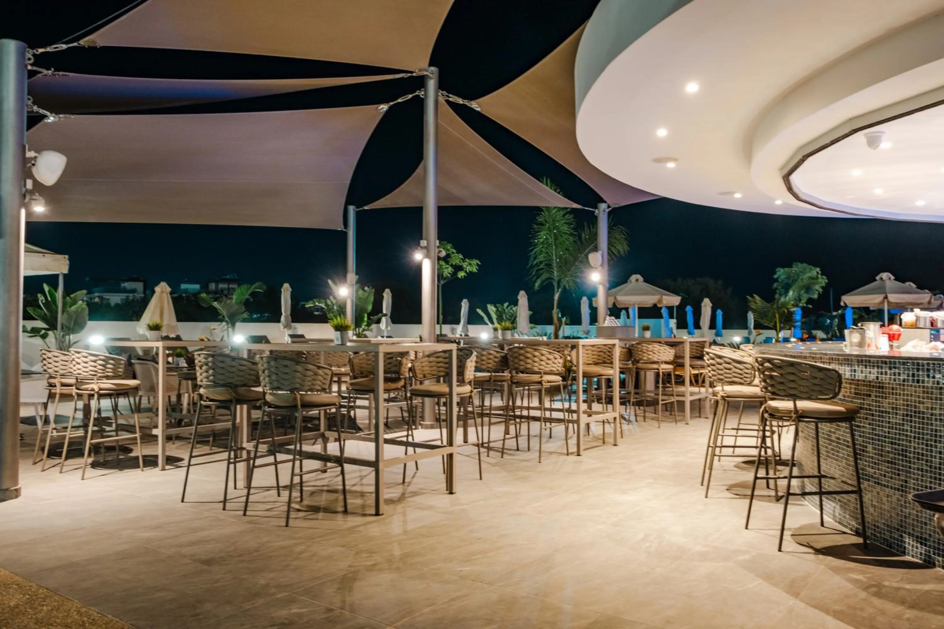 Restaurant/places to eat in Kapetanios Bay Hotel Protaras