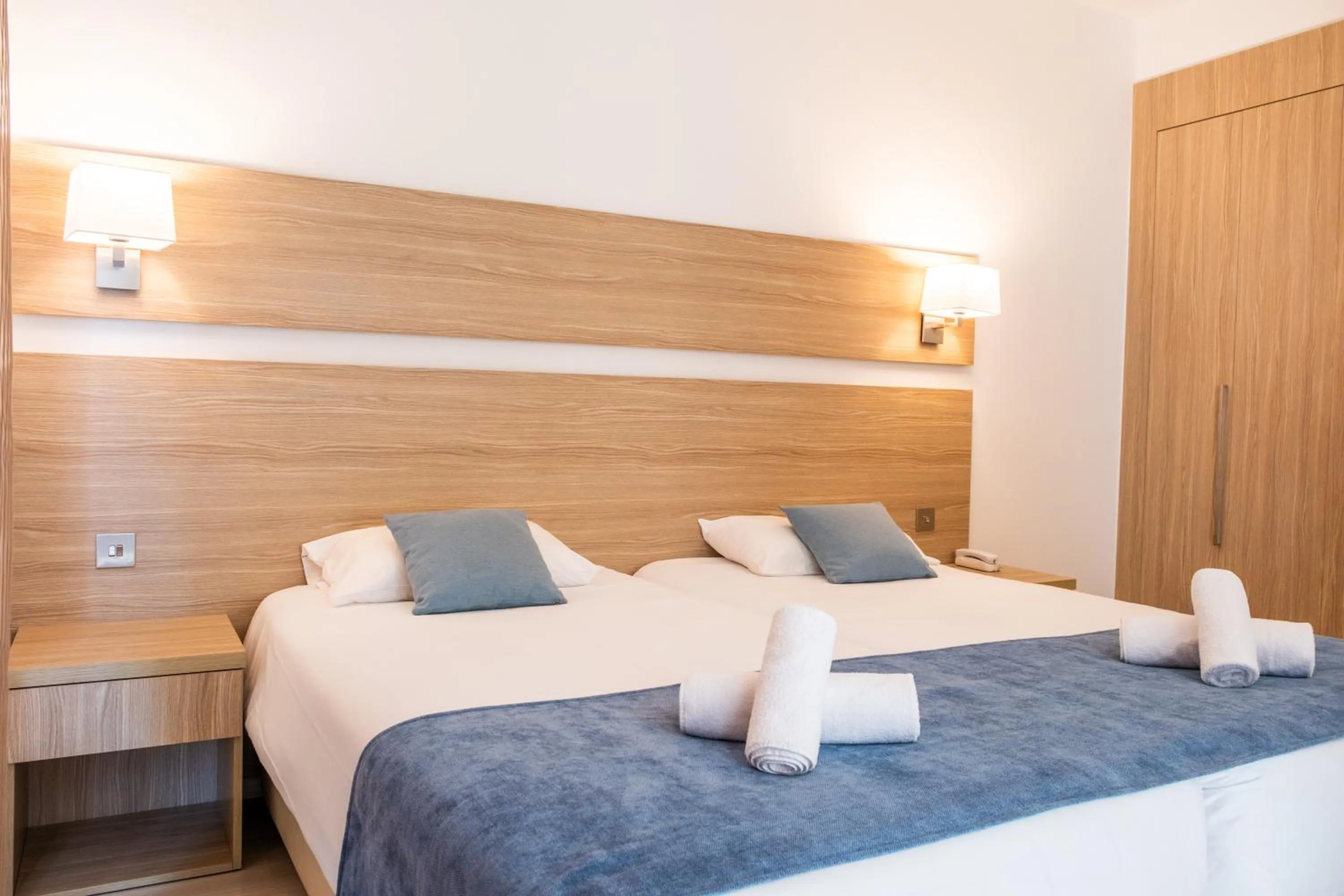 Bedroom, Bed in Kapetanios Bay Hotel Protaras