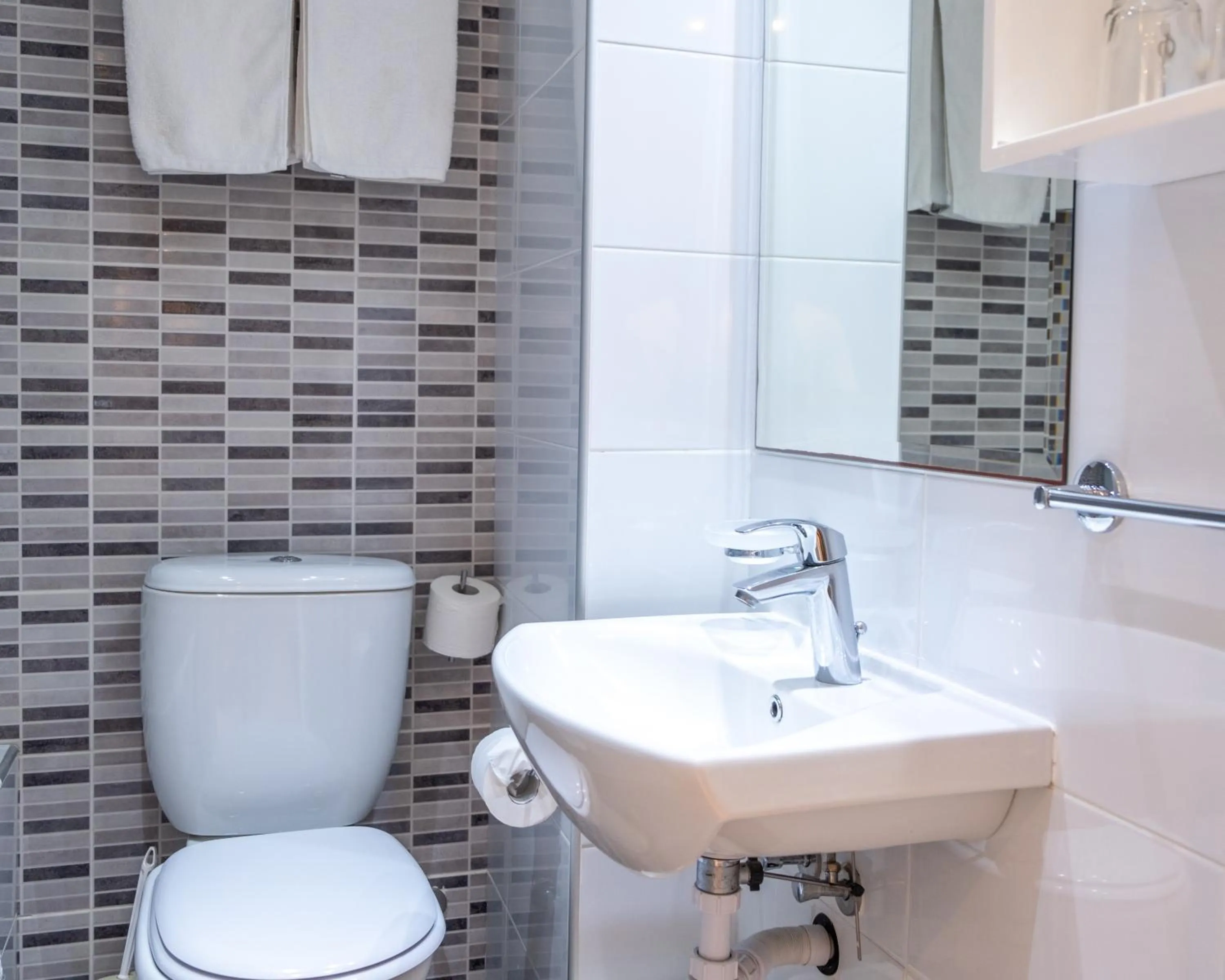 Bathroom in Kapetanios Bay Hotel Protaras