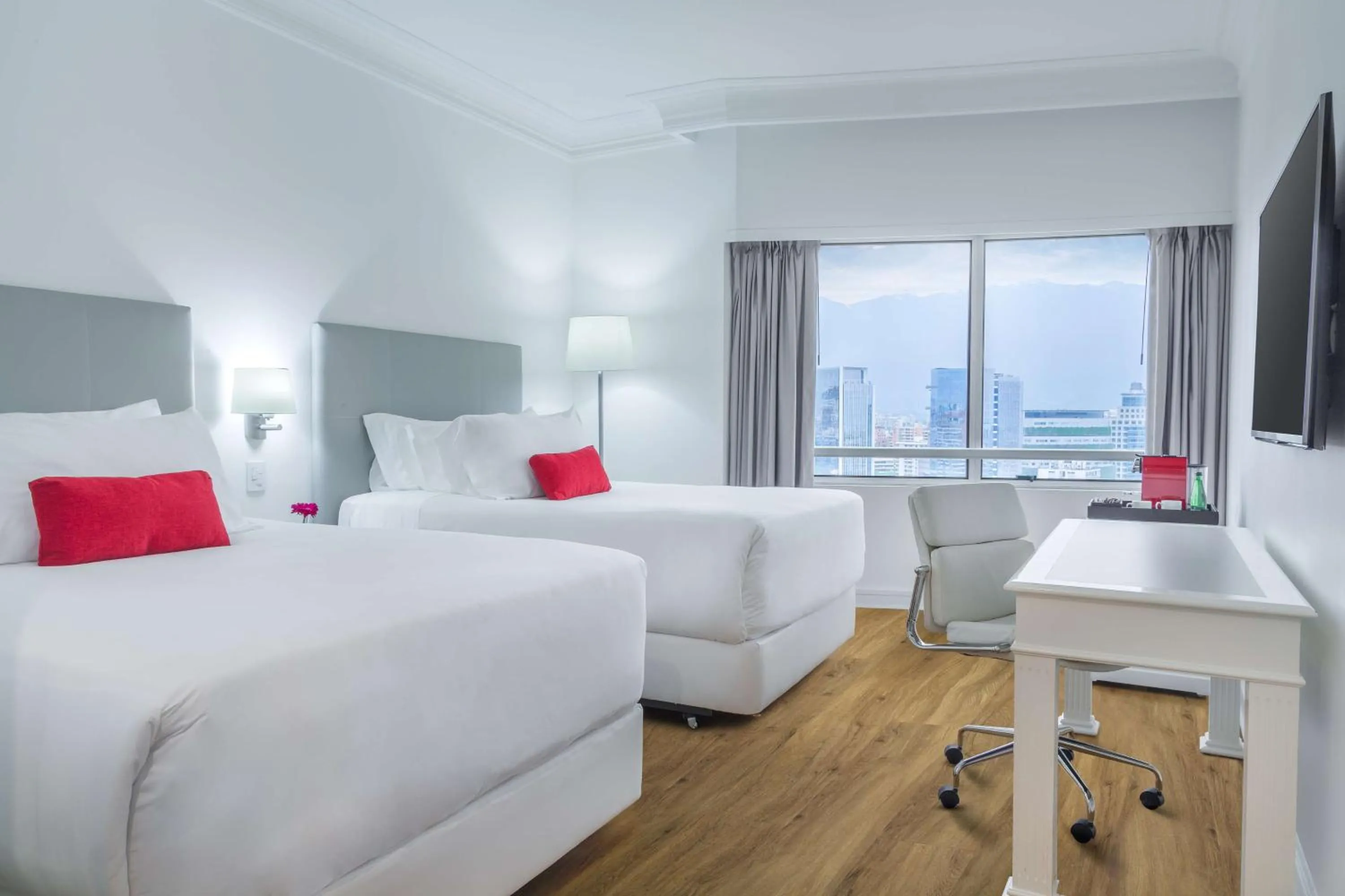 Bathroom, Bed in NH Collection Plaza Santiago