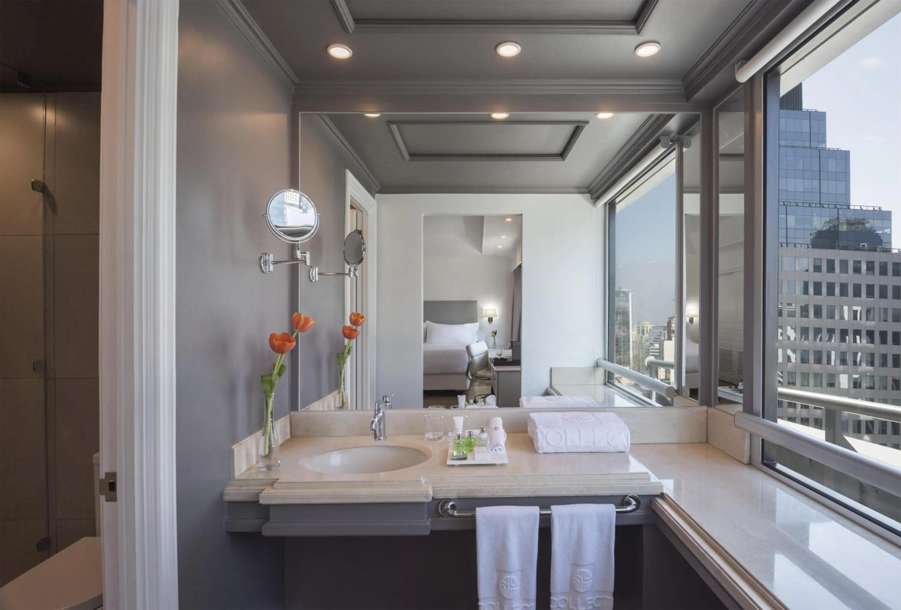 Bathroom in NH Collection Plaza Santiago