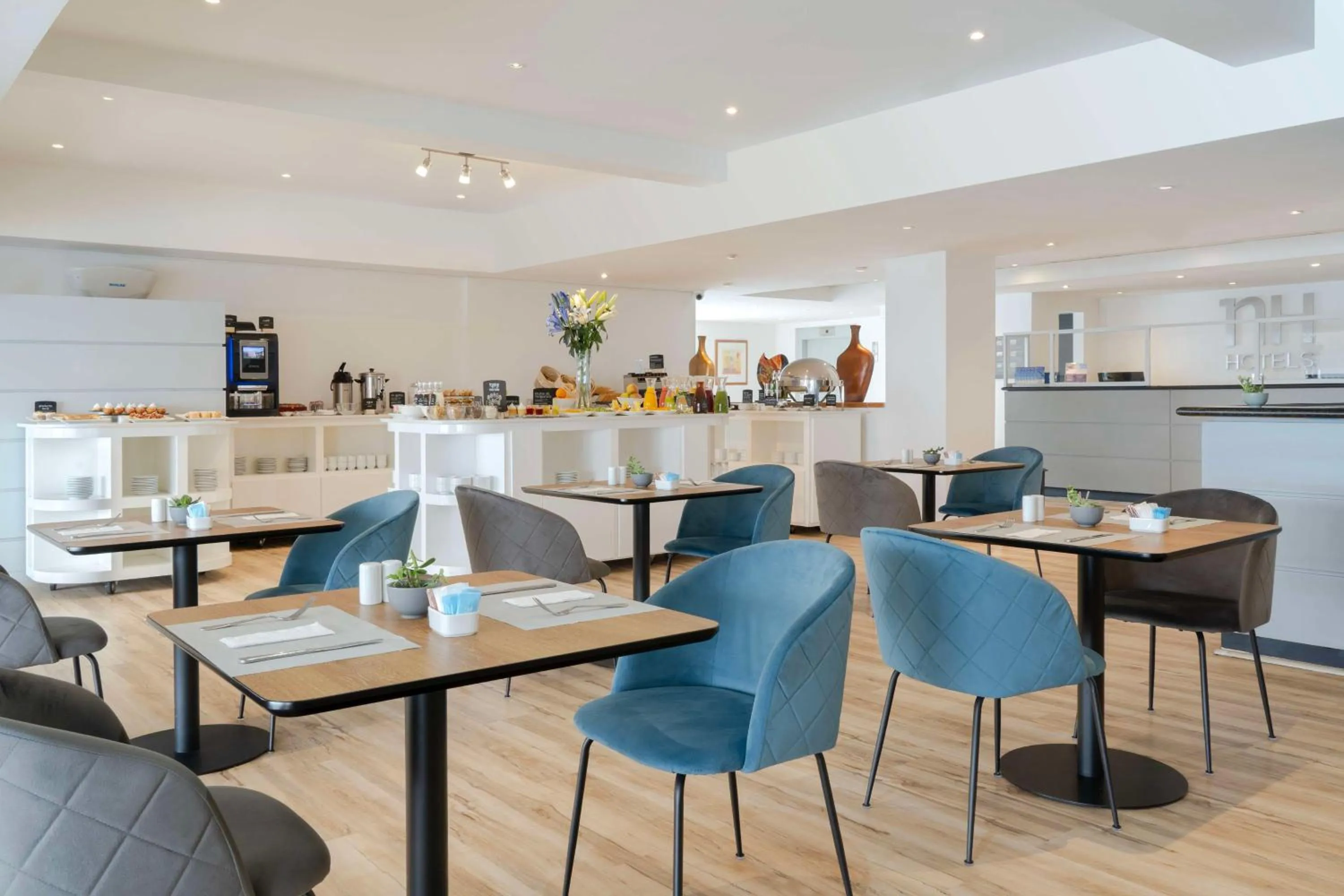 Restaurant/places to eat in NH Iquique Costa