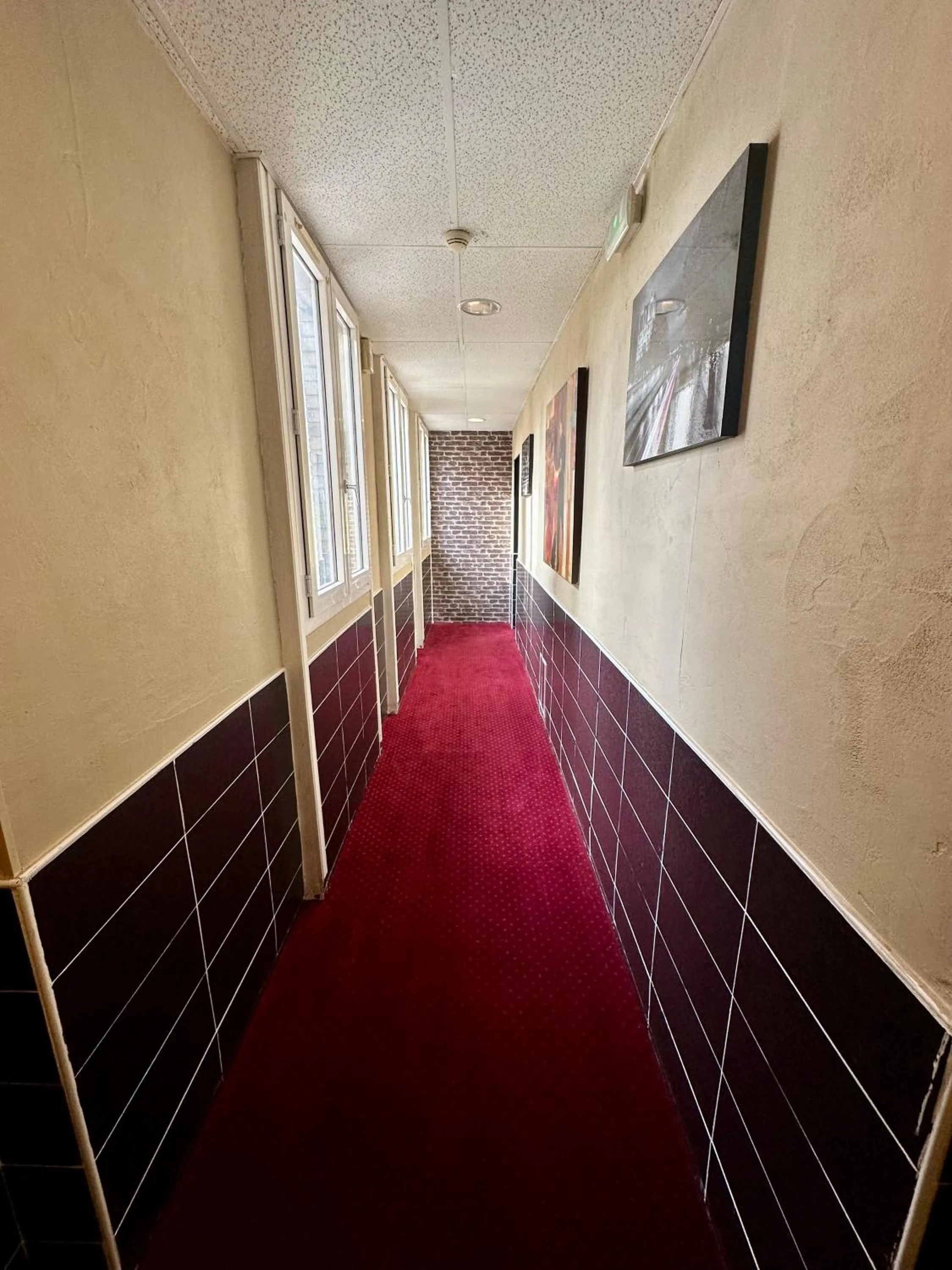 Property building in Hotel Victor Hugo