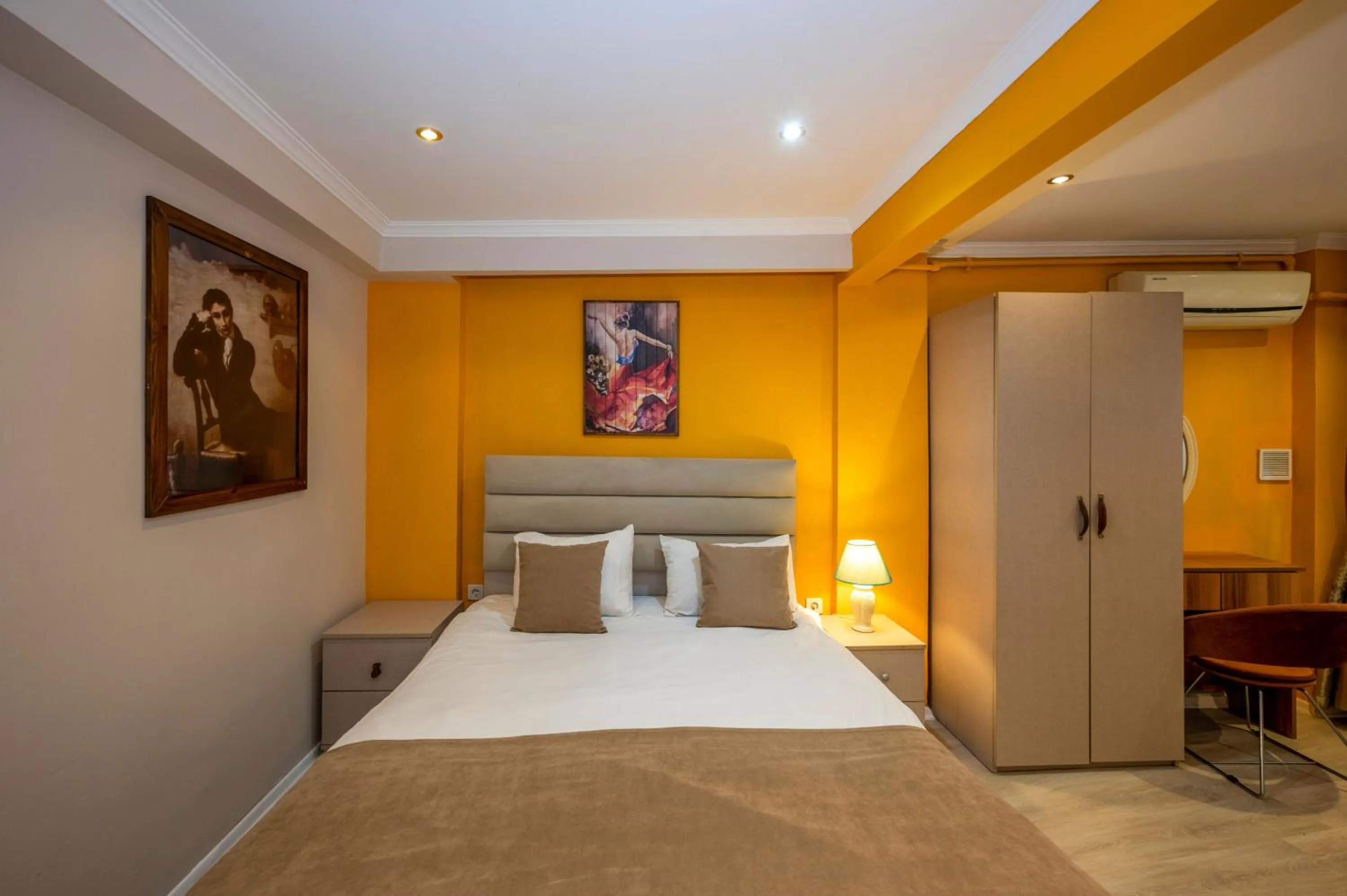 Bed in Marida Suit - Istanbul Taksim