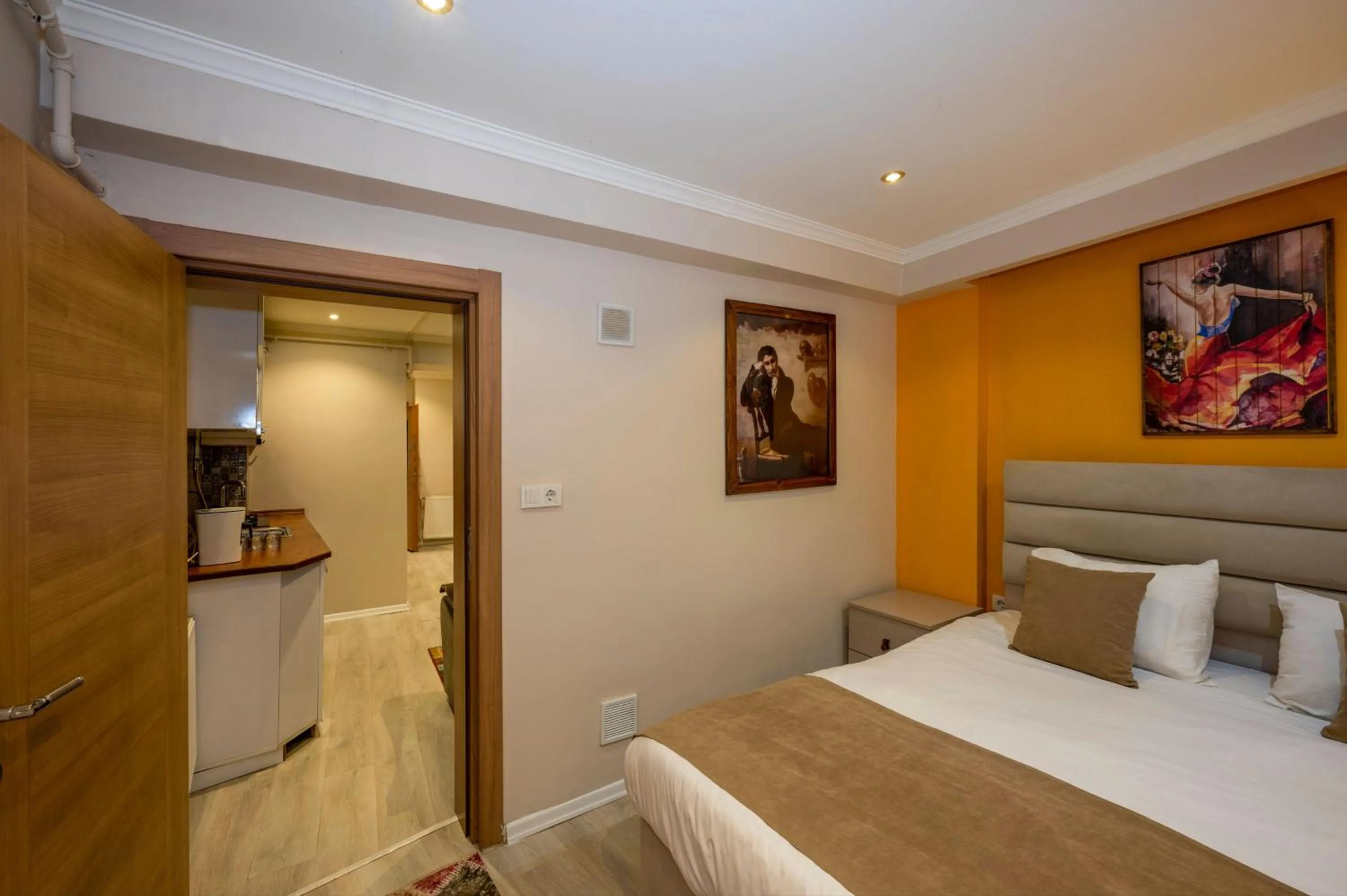 Bed in Marida Suit - Istanbul Taksim