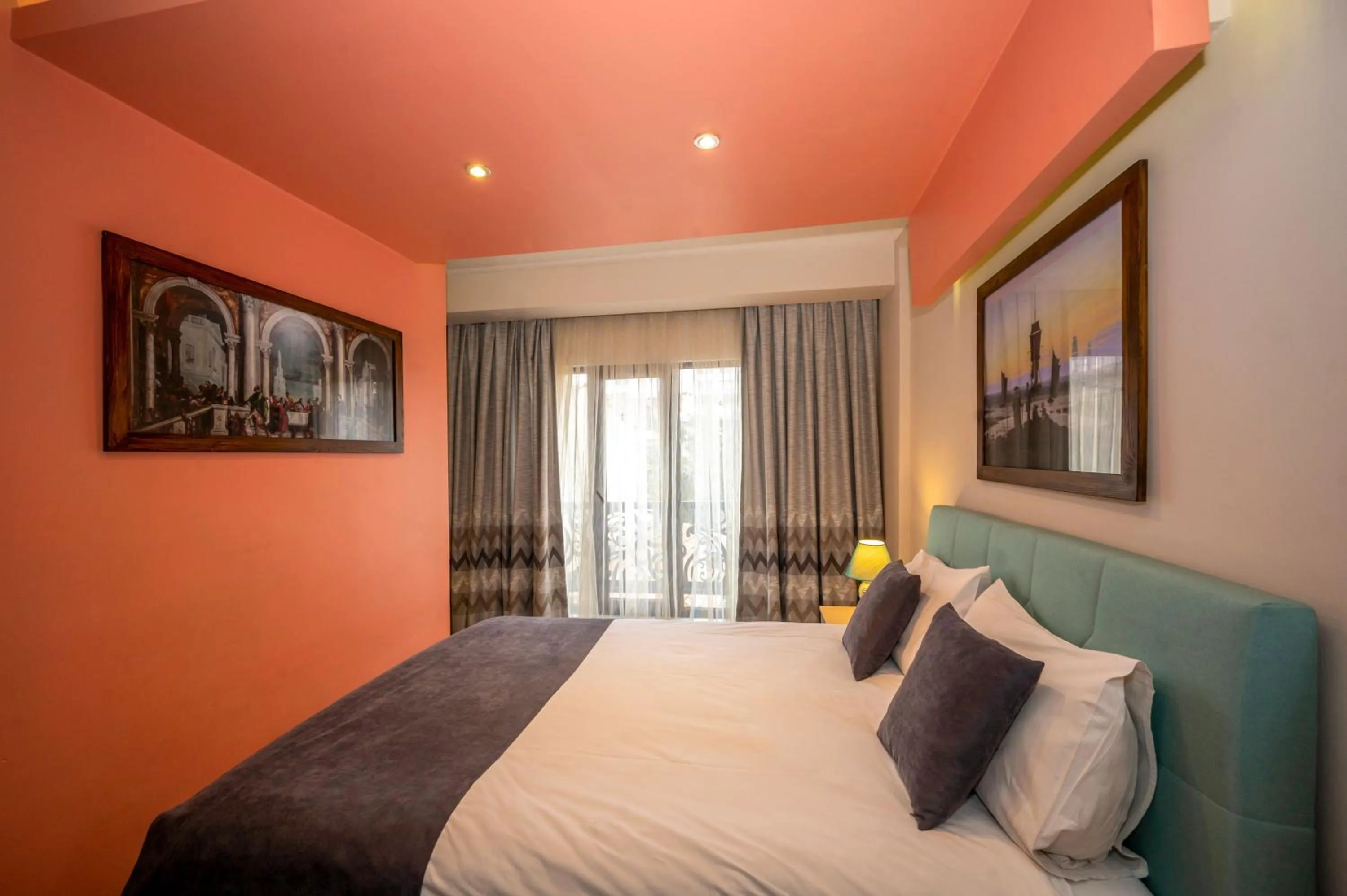 Bed in Marida Suit - Istanbul Taksim