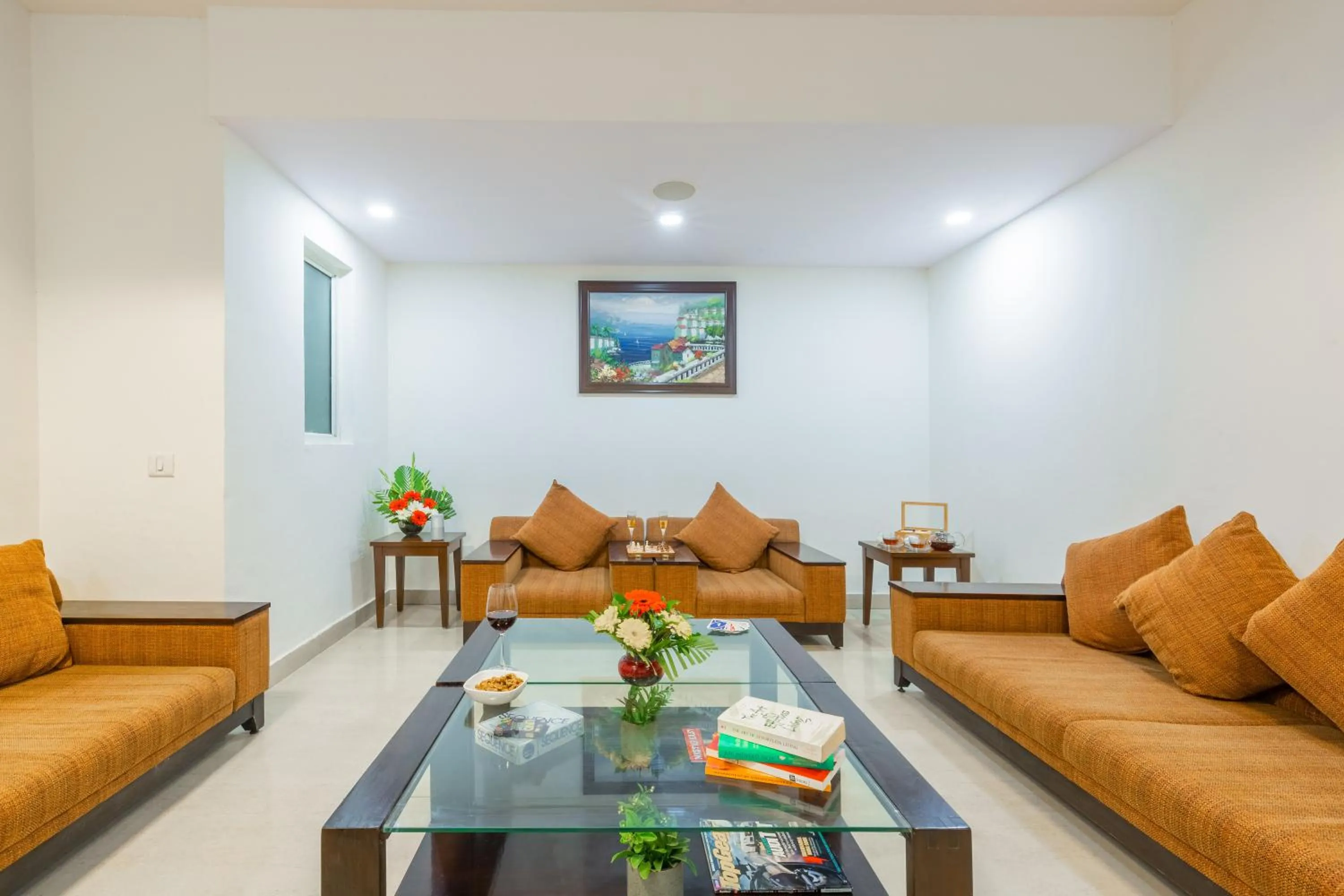 Lounge or bar in Rosewood Apartment Hotel - Pantnagar