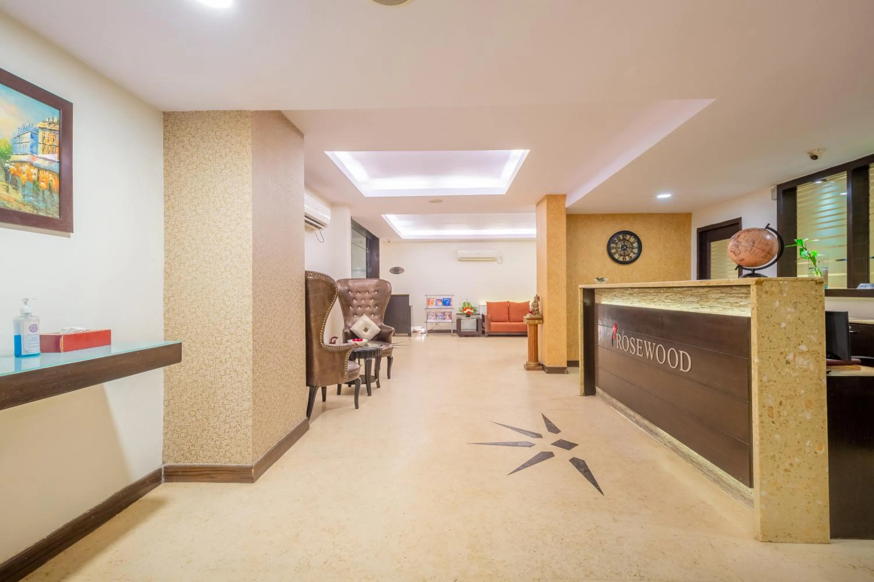 Lobby or reception in Rosewood Apartment Hotel - Pantnagar