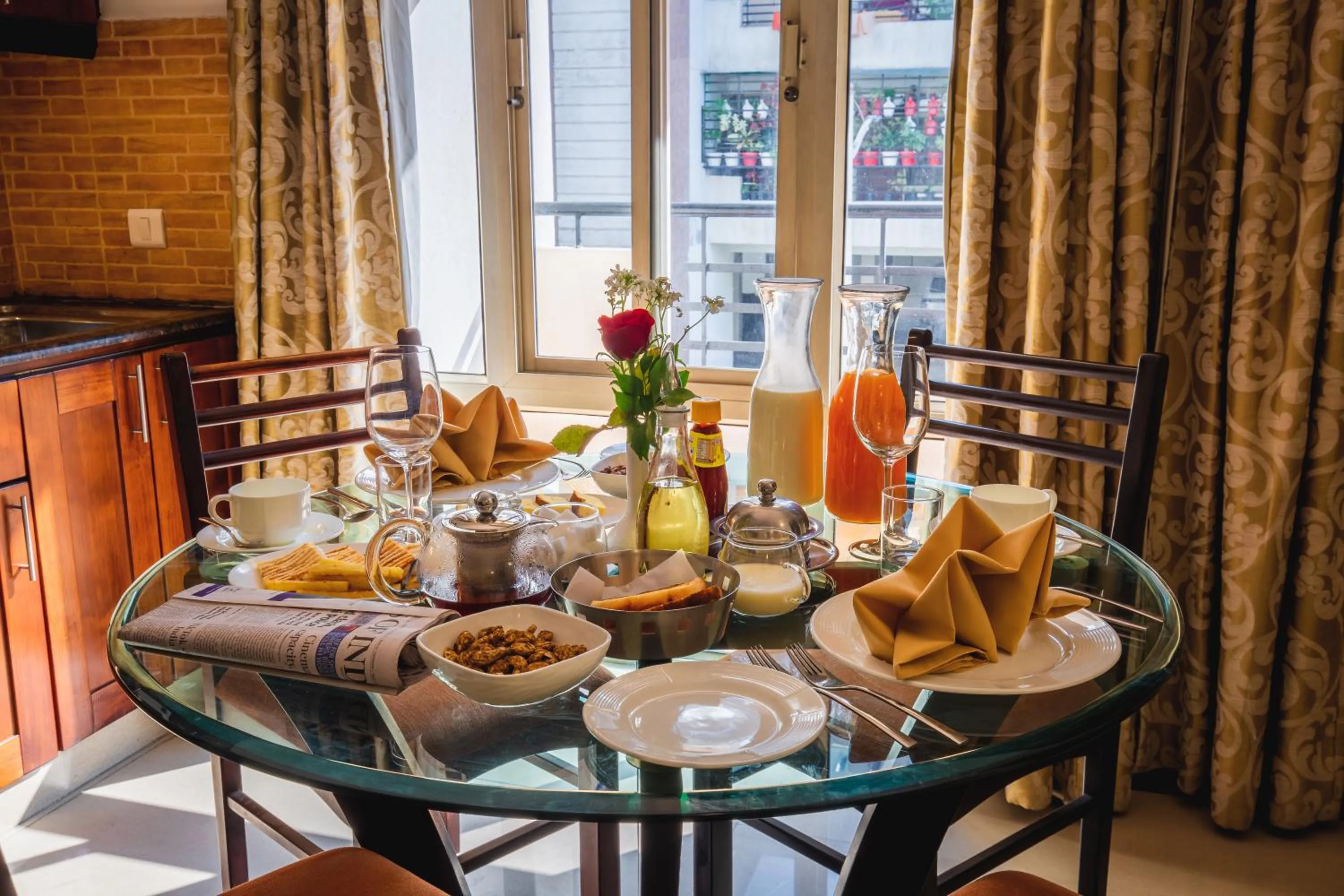 Kitchen or kitchenette in Rosewood Apartment Hotel - Pantnagar