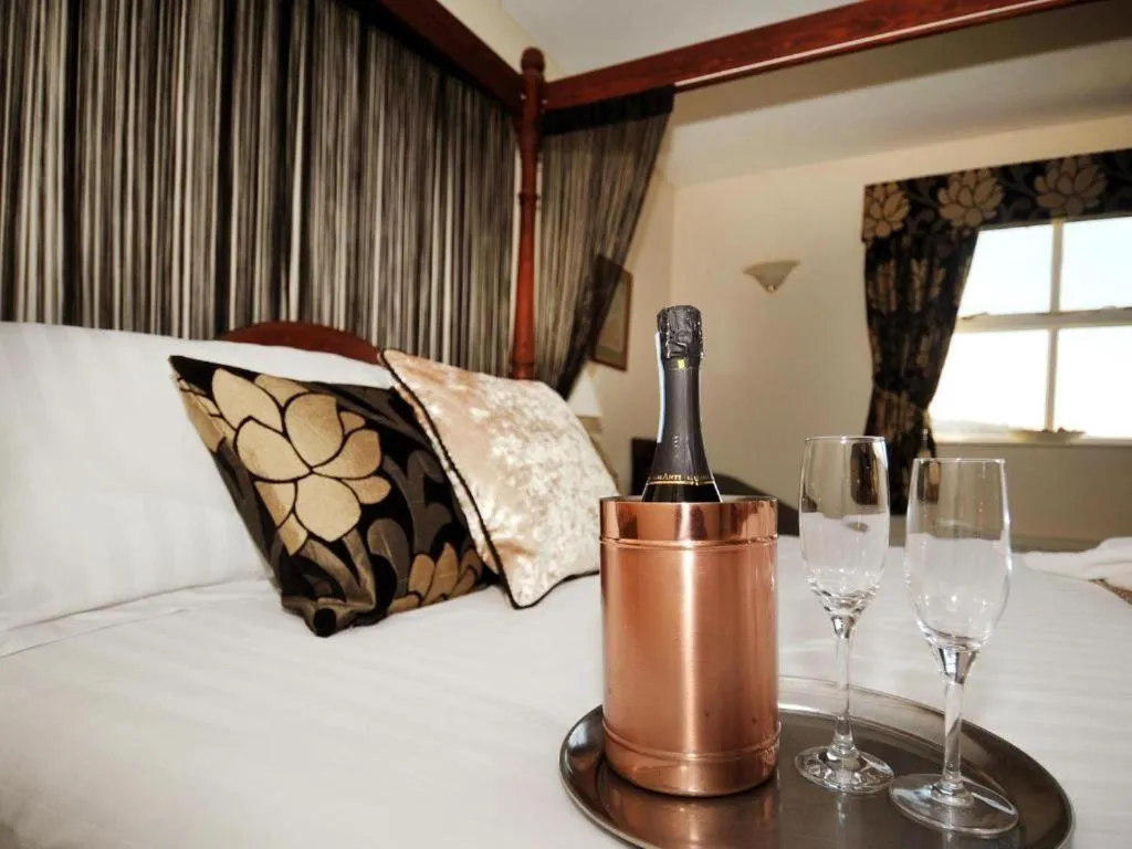 Bedroom in Rusland Pool Hotel