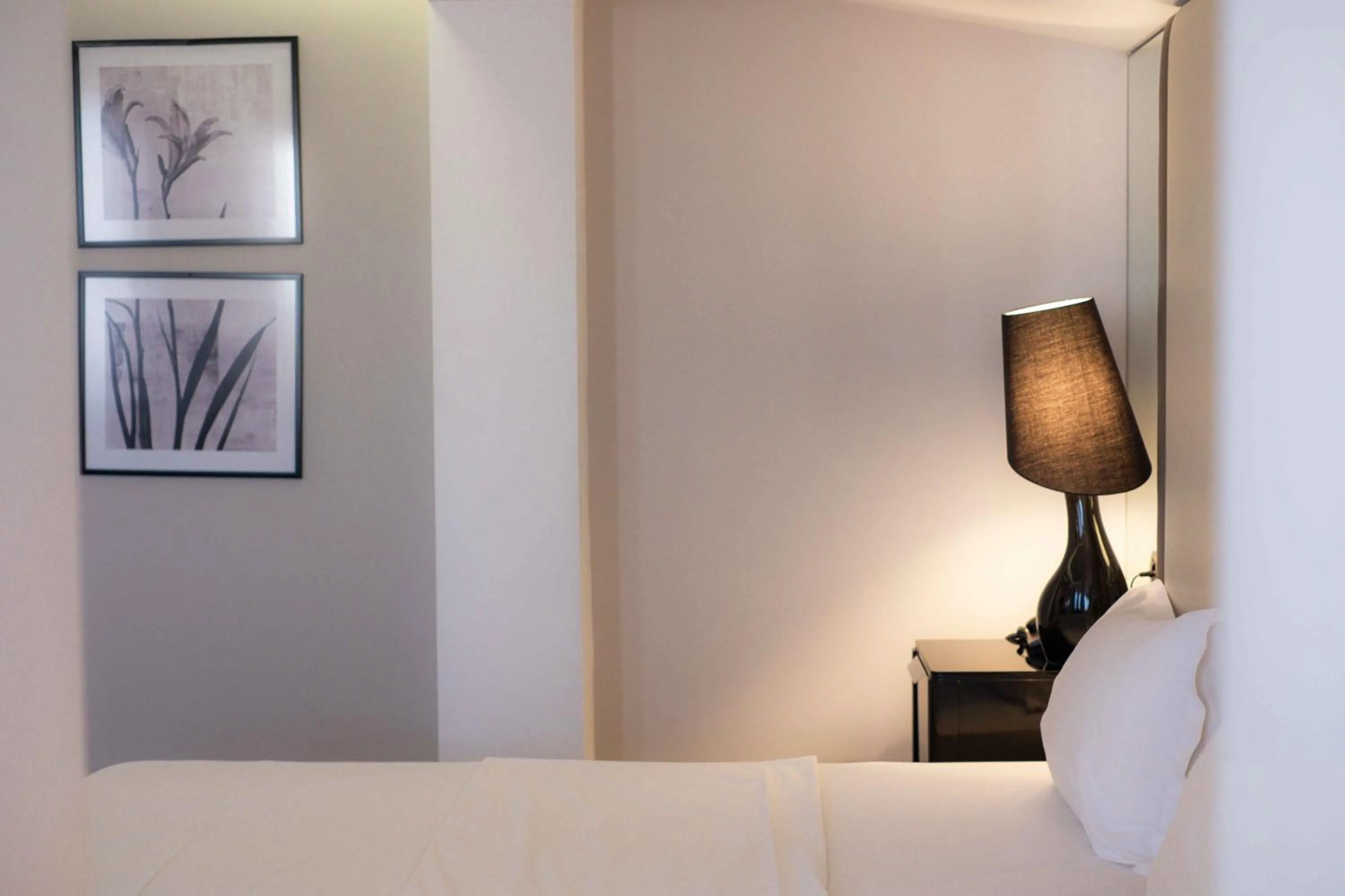 Bedroom, Bed in Senator Hotel