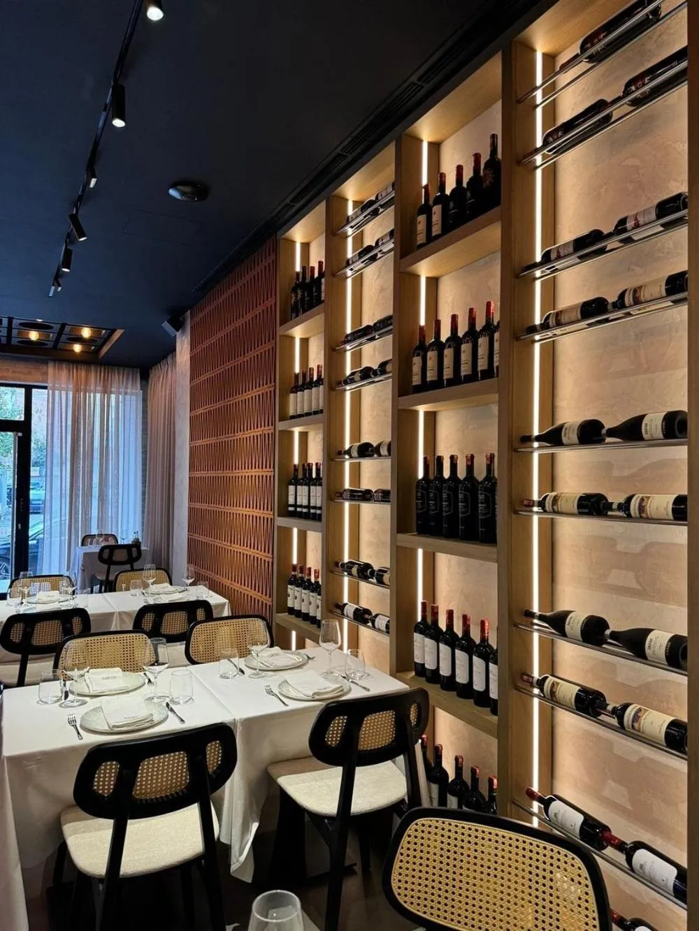 Restaurant/places to eat in Senator Hotel