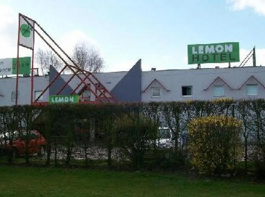 Facade/entrance, Property Building in Lemon Hotel - Rouen