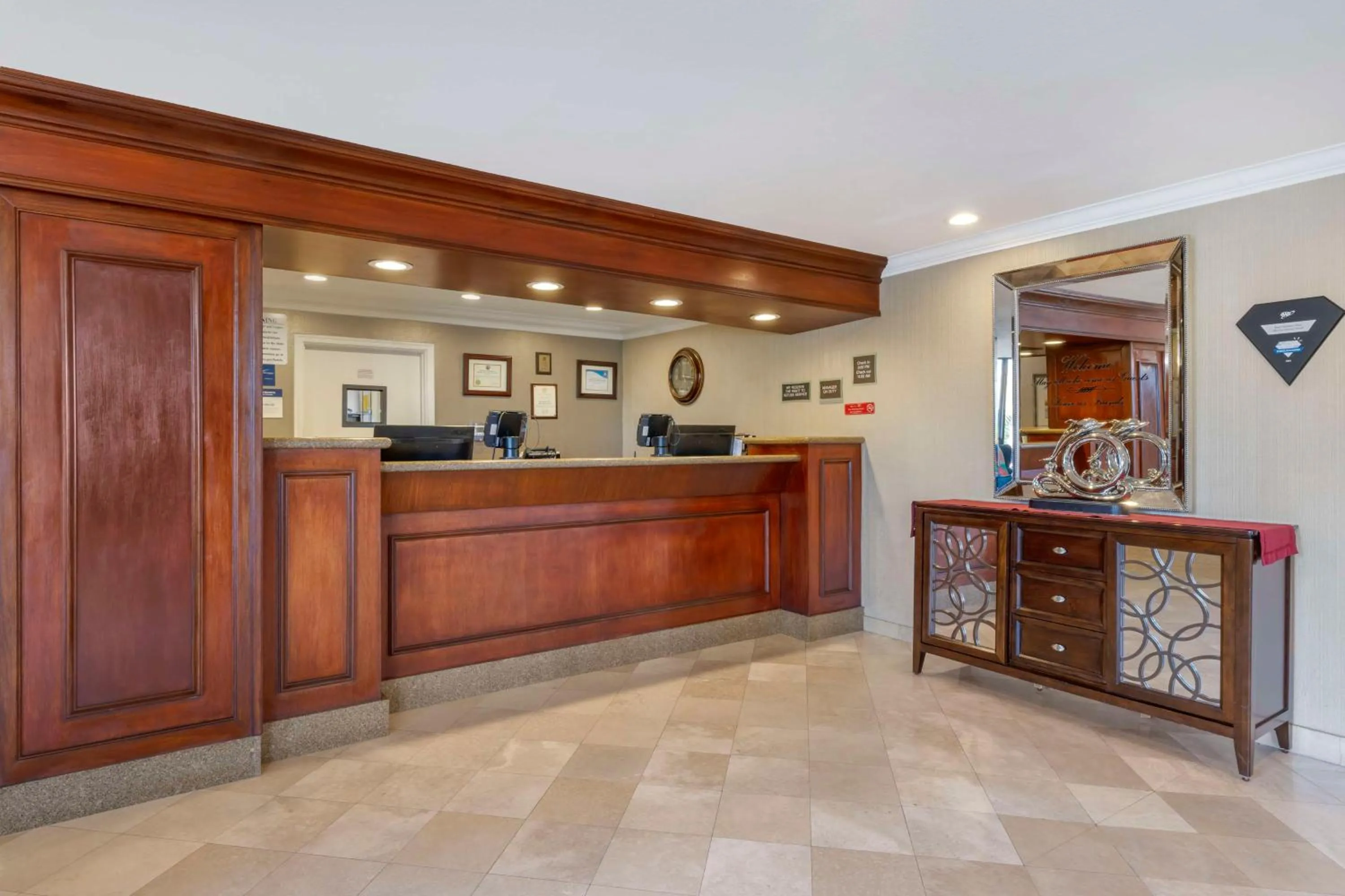 Lobby or reception in Best Western Plus Marina Shores Hotel