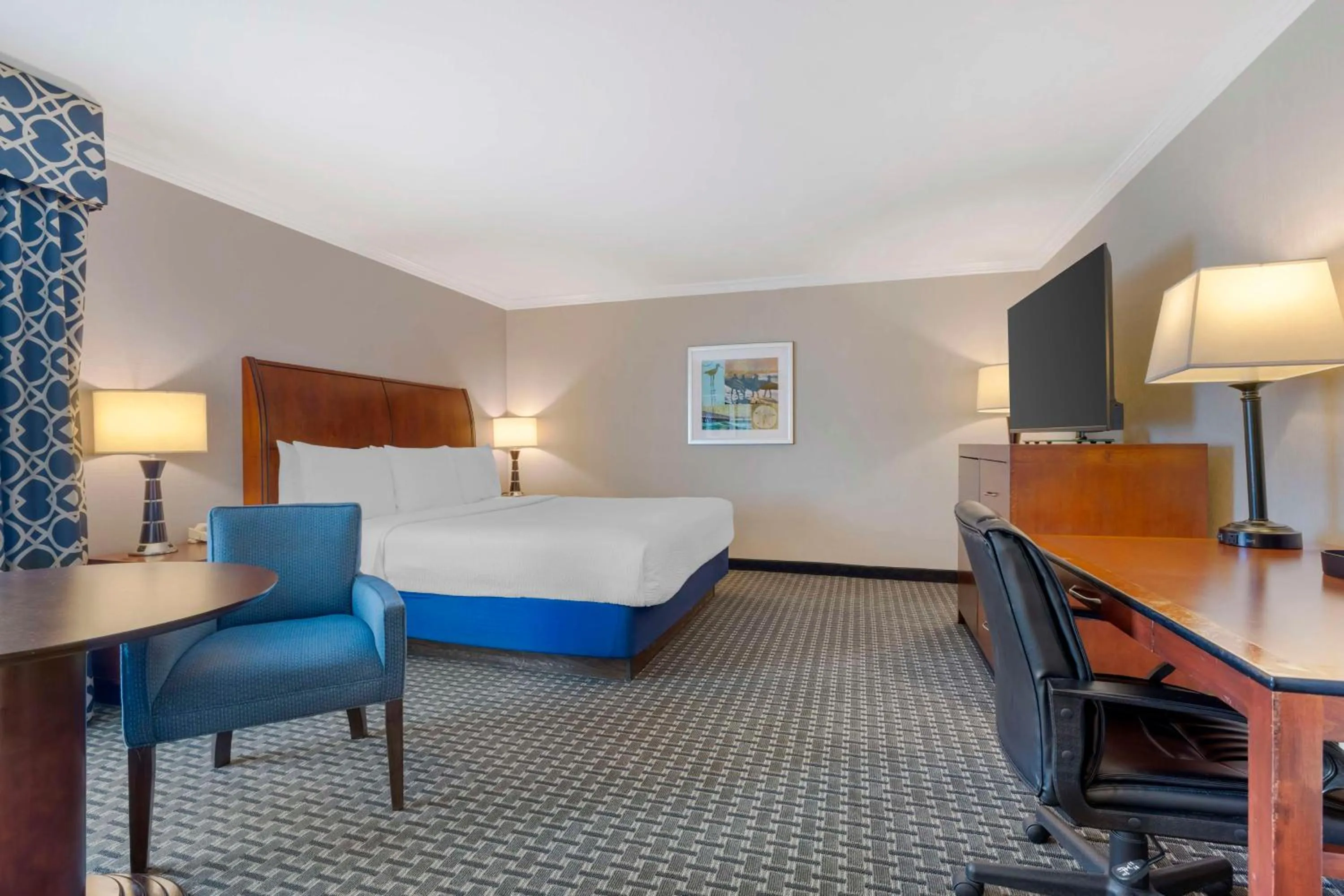 Photo of the whole room, Bed in Best Western Plus Marina Shores Hotel