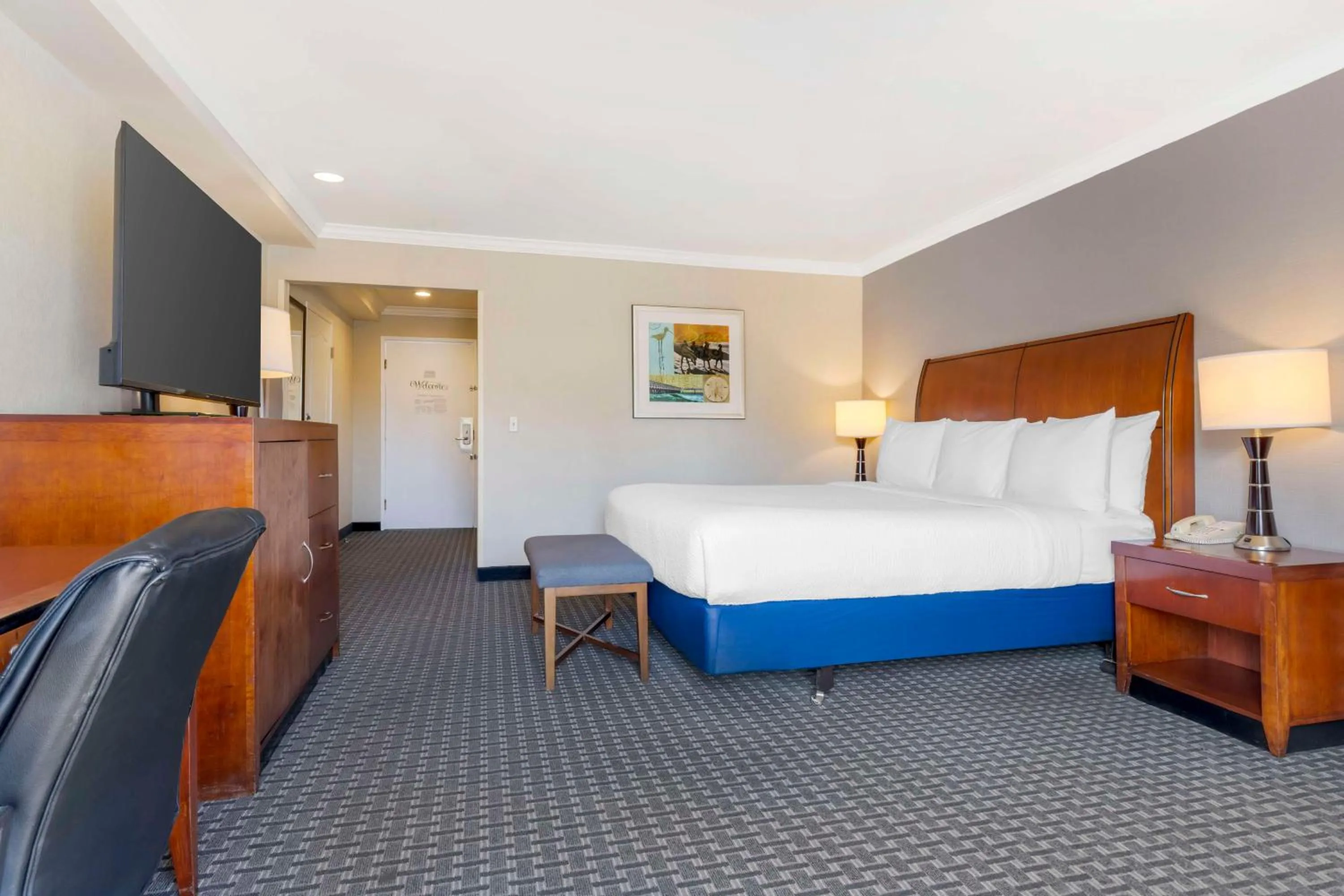 Bedroom, Bed in Best Western Plus Marina Shores Hotel