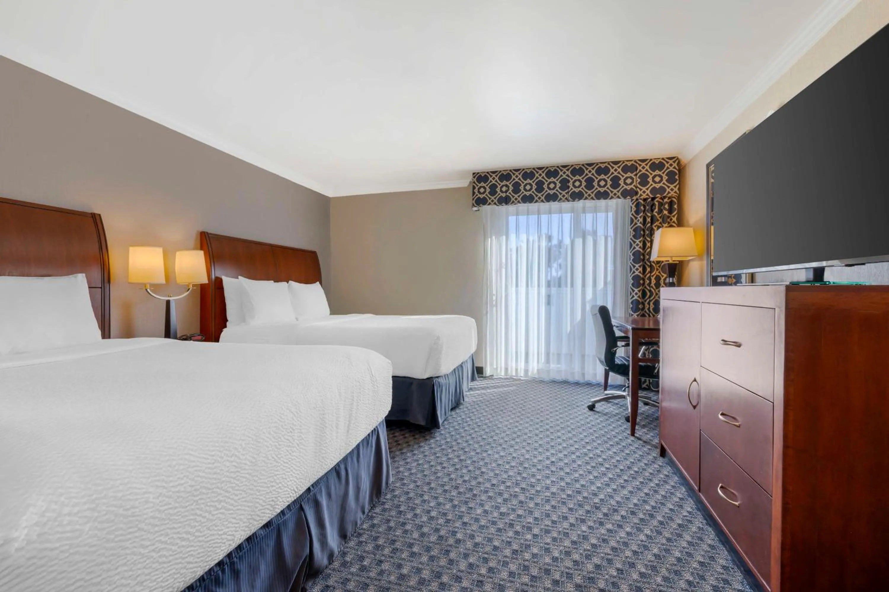 Photo of the whole room, Bed in Best Western Plus Marina Shores Hotel