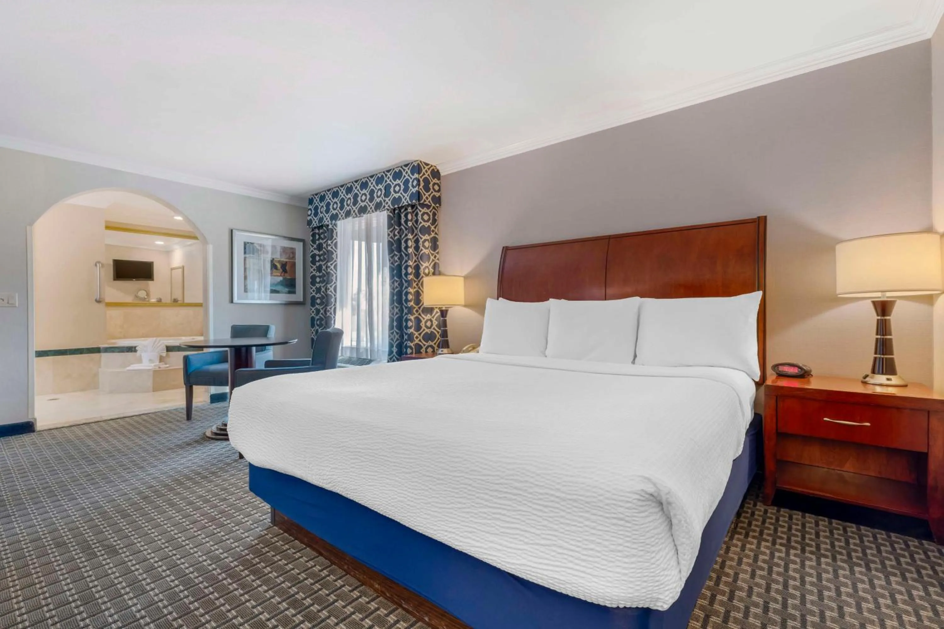 Photo of the whole room, Bed in Best Western Plus Marina Shores Hotel