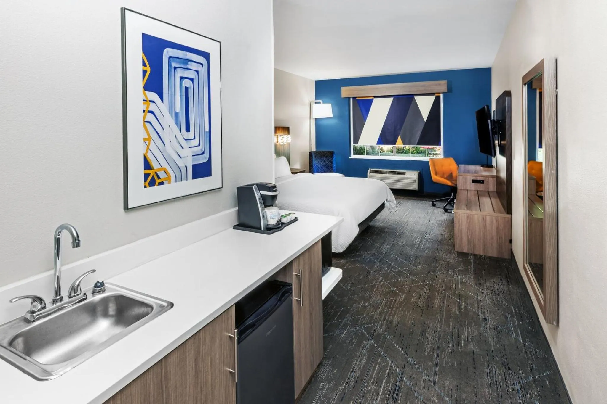 Photo of the whole room, Bed in Holiday Inn Express Hotel & Suites Henderson - Traffic Star by IHG