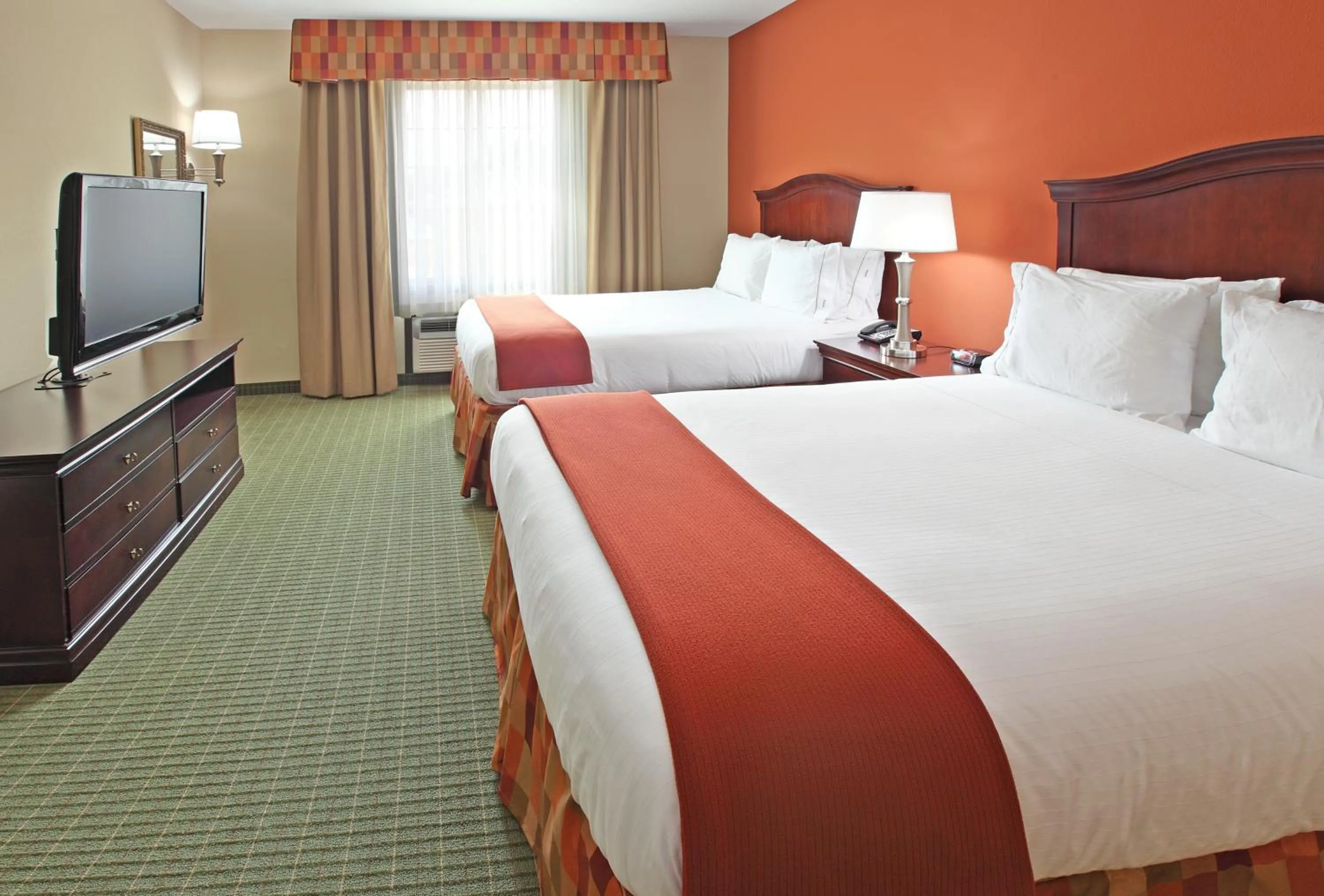Bed in Holiday Inn Express Hotel & Suites Henderson - Traffic Star by IHG