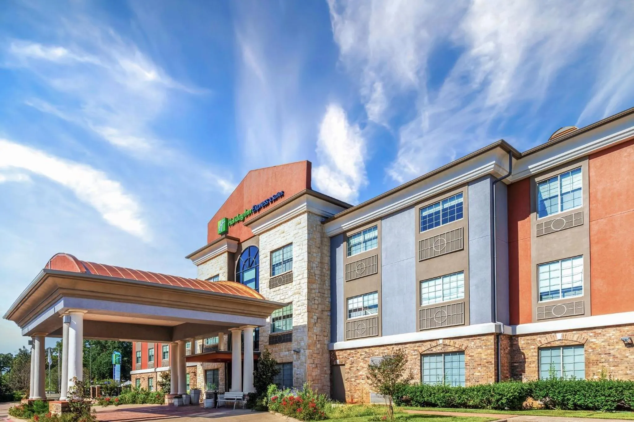 Property building in Holiday Inn Express Hotel & Suites Henderson - Traffic Star by IHG