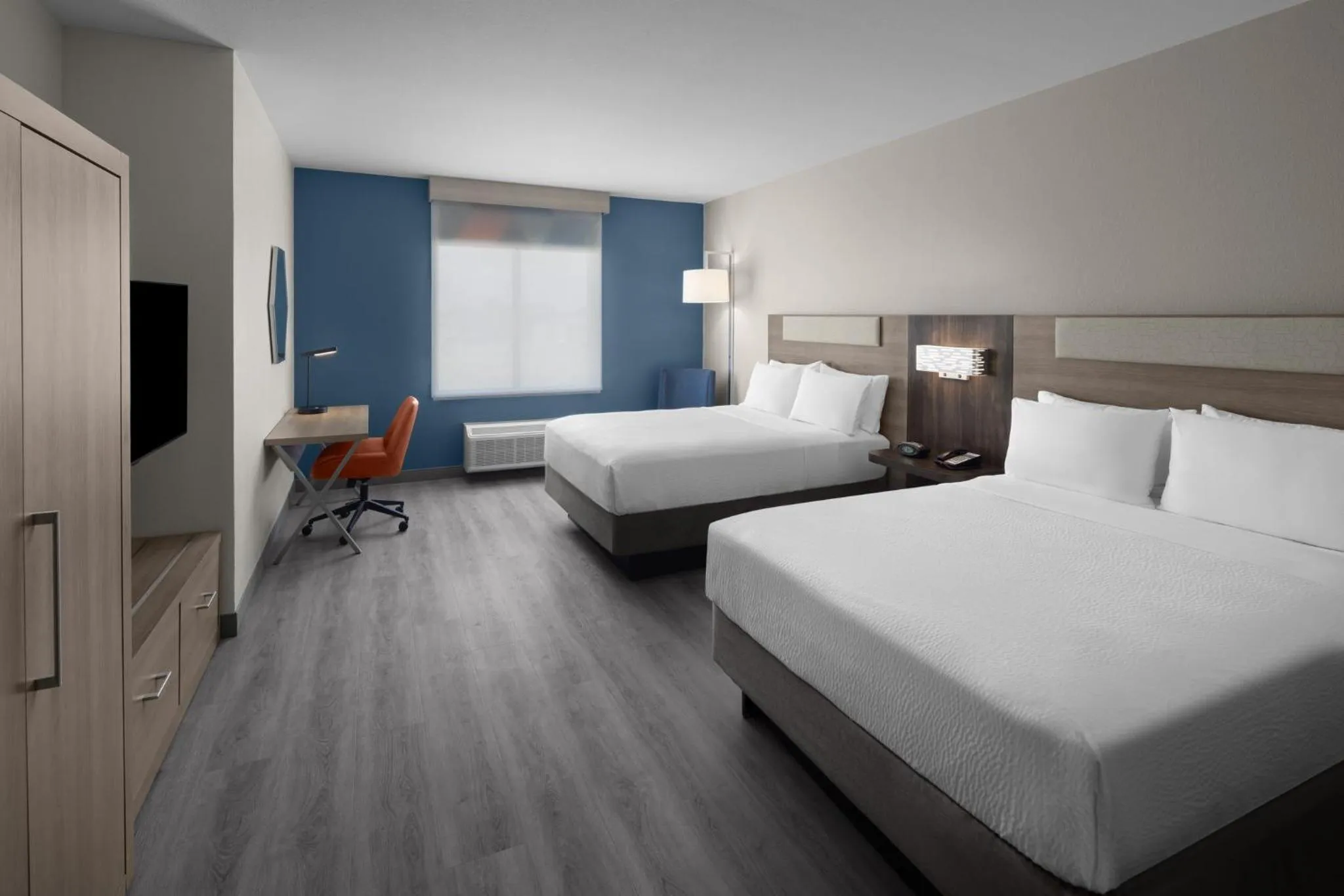 Photo of the whole room, Bed in Holiday Inn Express & Suites Midland Loop 250 by IHG