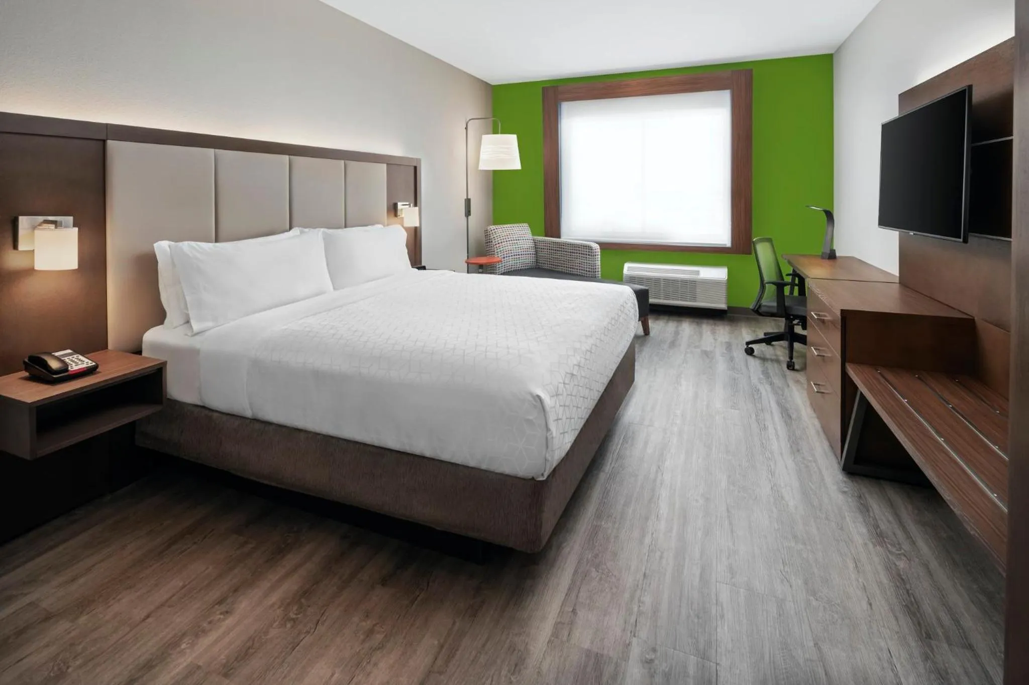 Photo of the whole room, Bed in Holiday Inn Express & Suites Midland Loop 250 by IHG