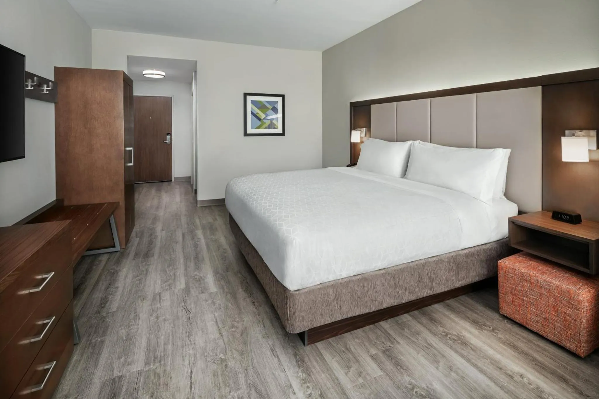 Photo of the whole room, Bed in Holiday Inn Express & Suites Midland Loop 250 by IHG