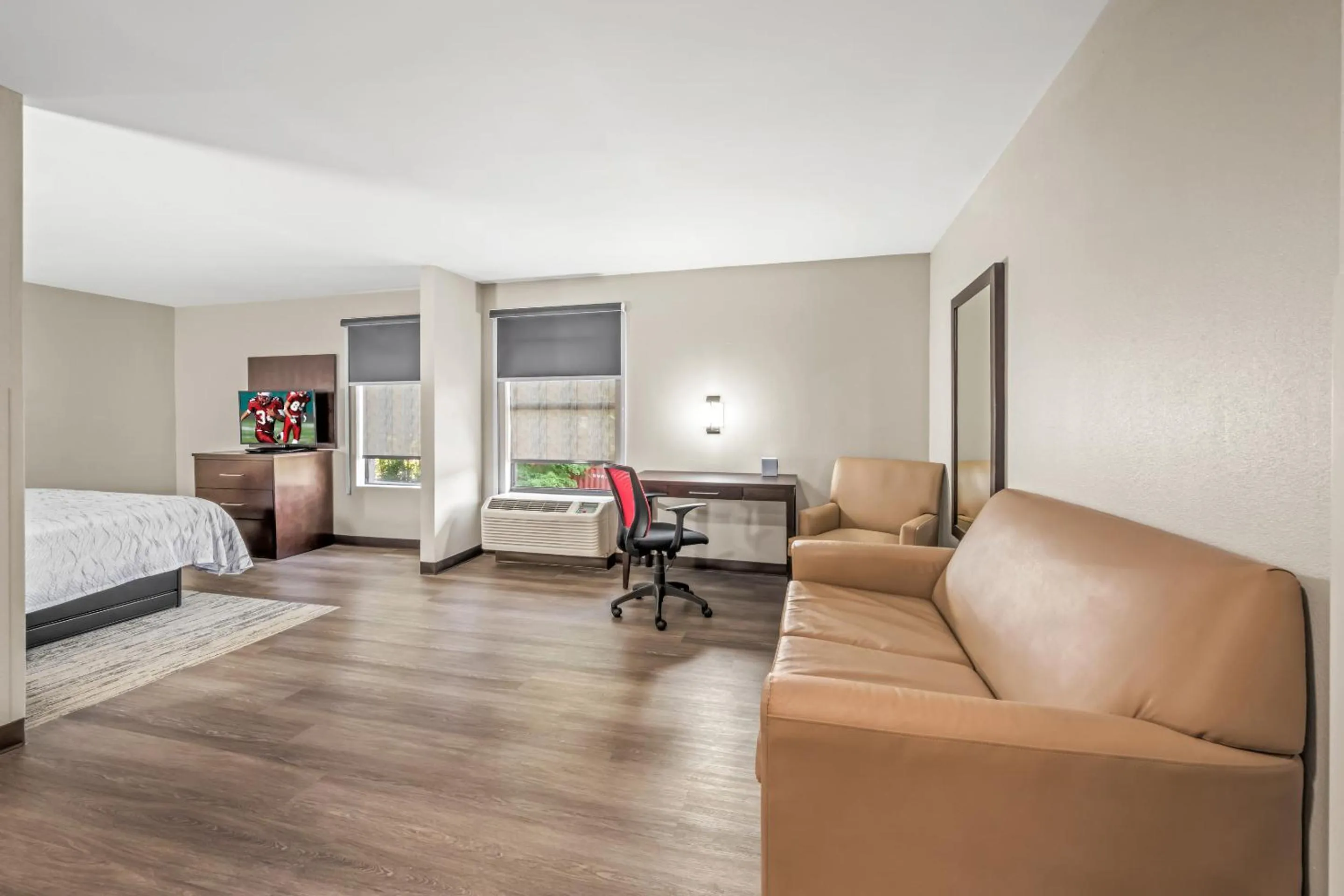 Photo of the whole room in Red Roof PLUS Henderson