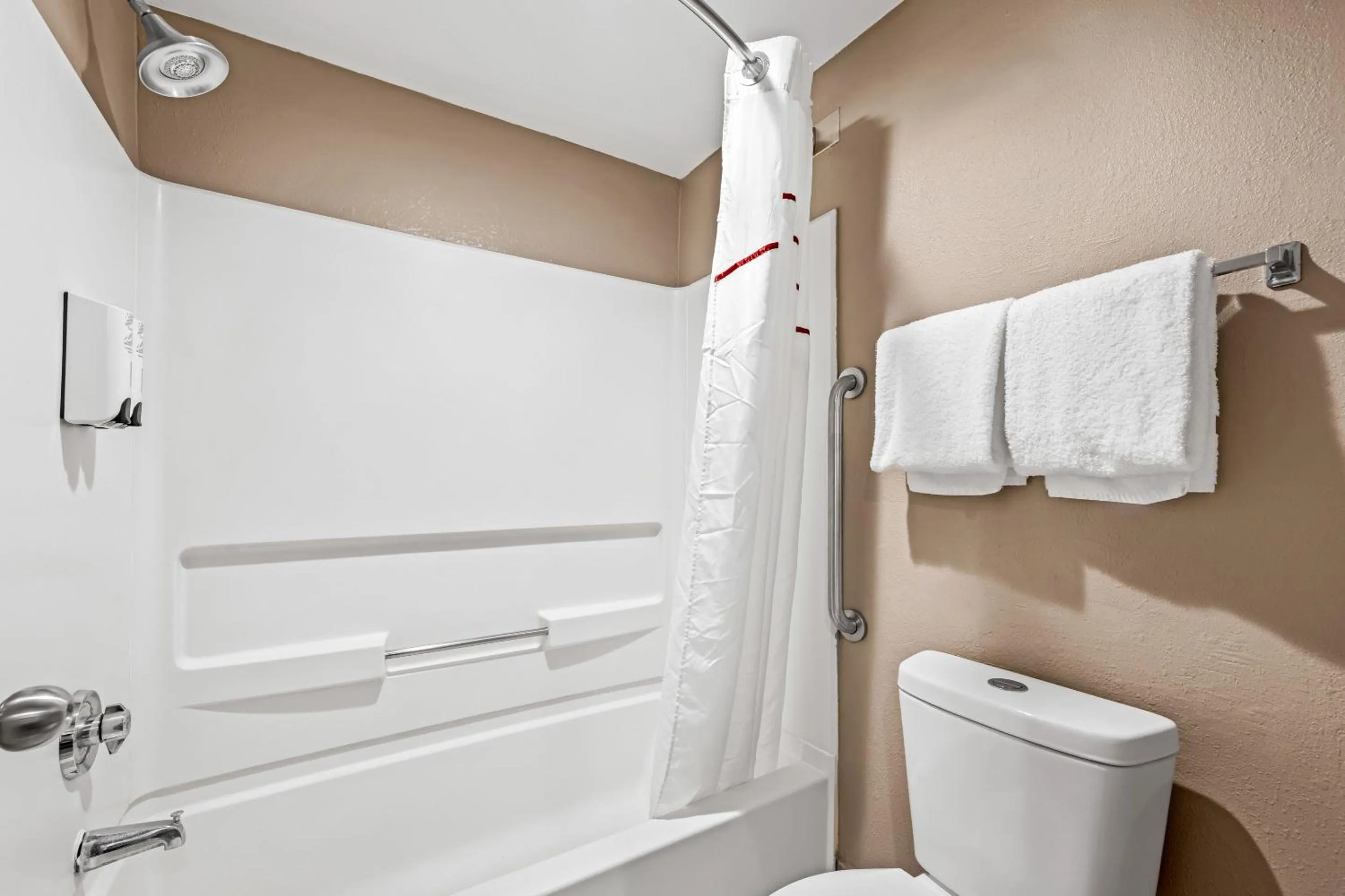 Bathroom in Red Roof PLUS Henderson