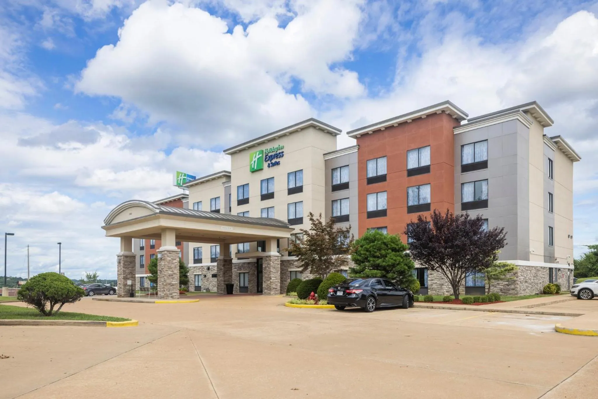 Property building in Holiday Inn Express Hotel & Suites Festus-South St. Louis by IHG