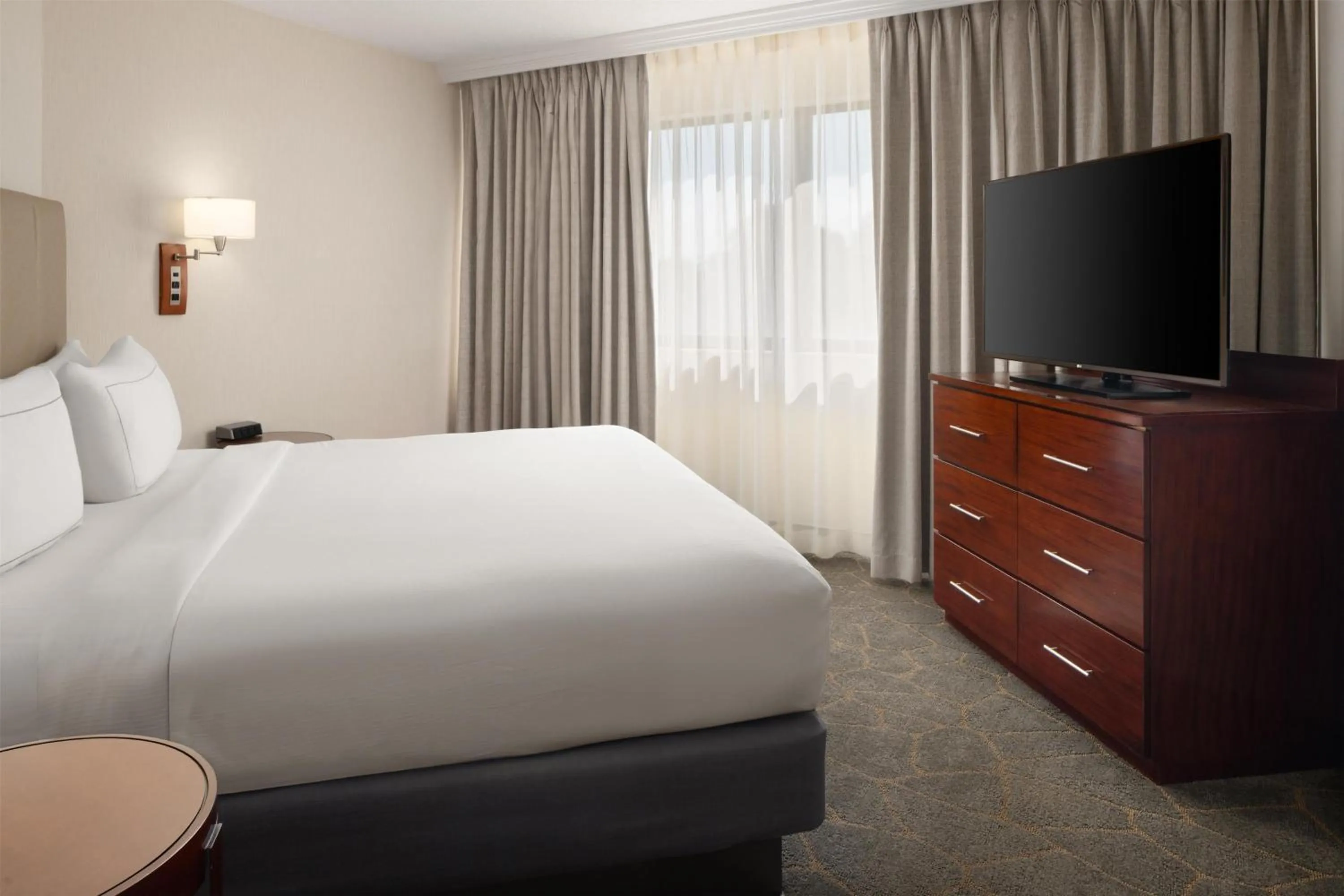 Bed in DoubleTree by Hilton Fairfield Hotel & Suites