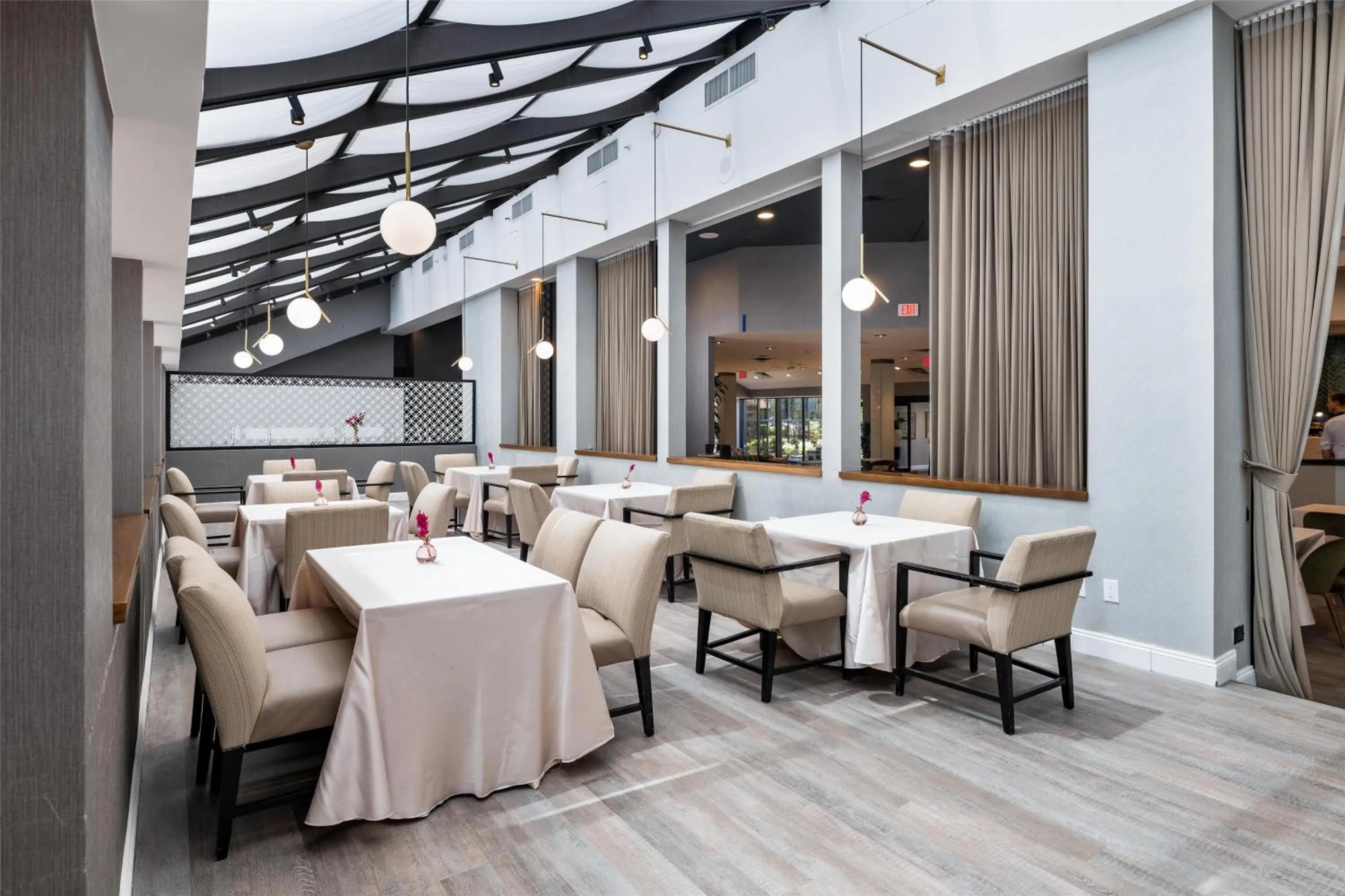 Lounge or bar in DoubleTree by Hilton Fairfield Hotel & Suites