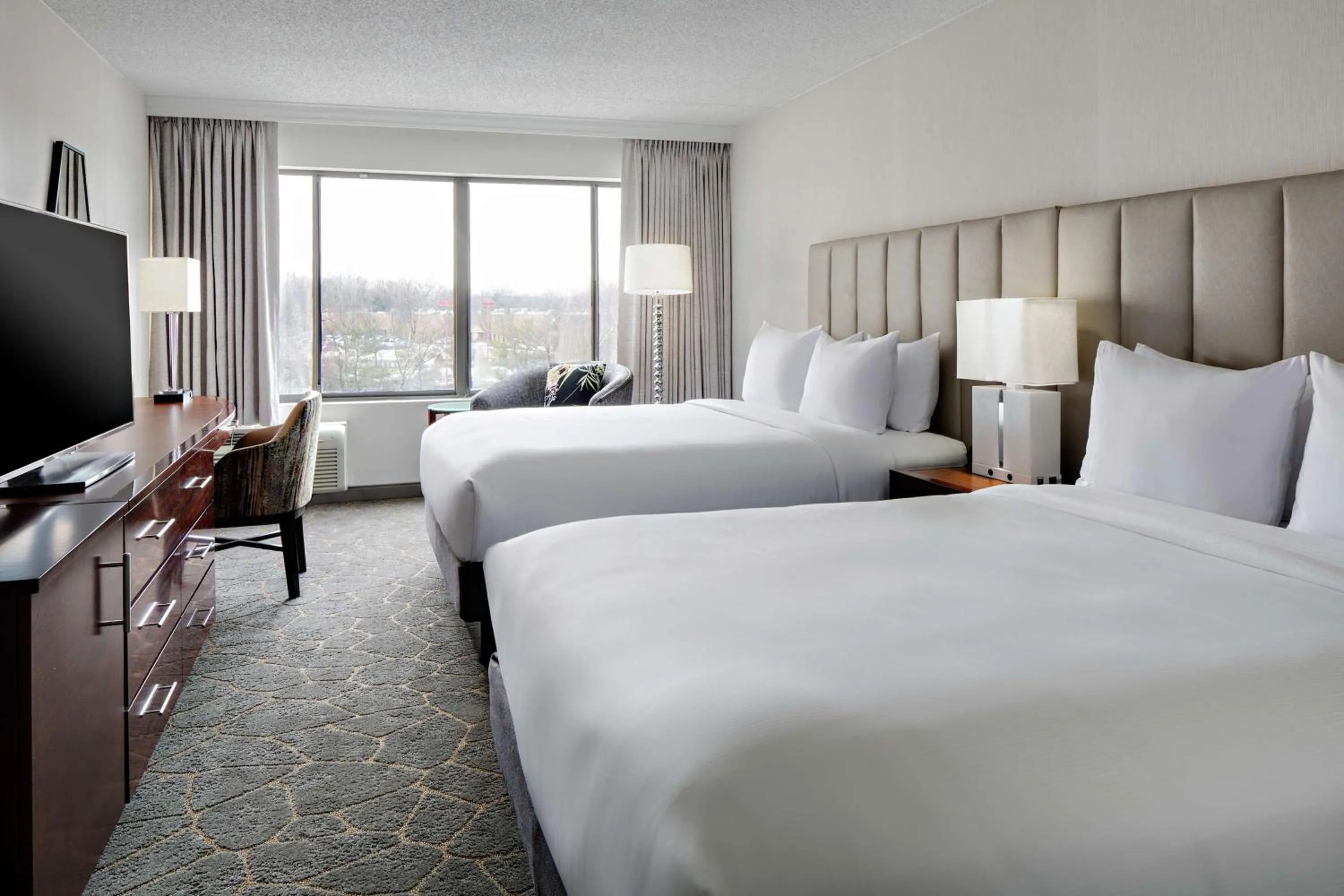 Bedroom, Bed in DoubleTree by Hilton Fairfield Hotel & Suites