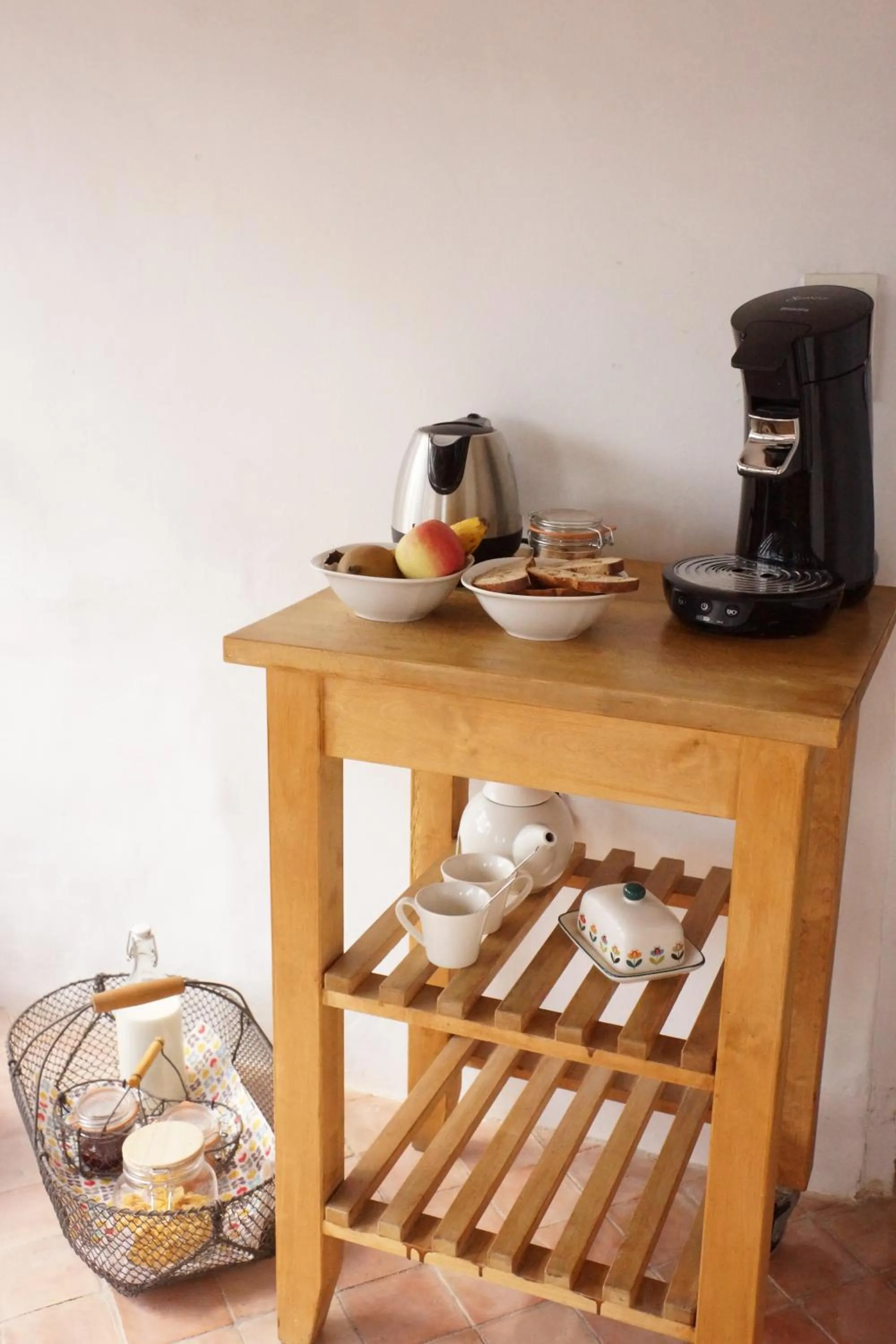 Coffee/tea facilities in Longo Mai