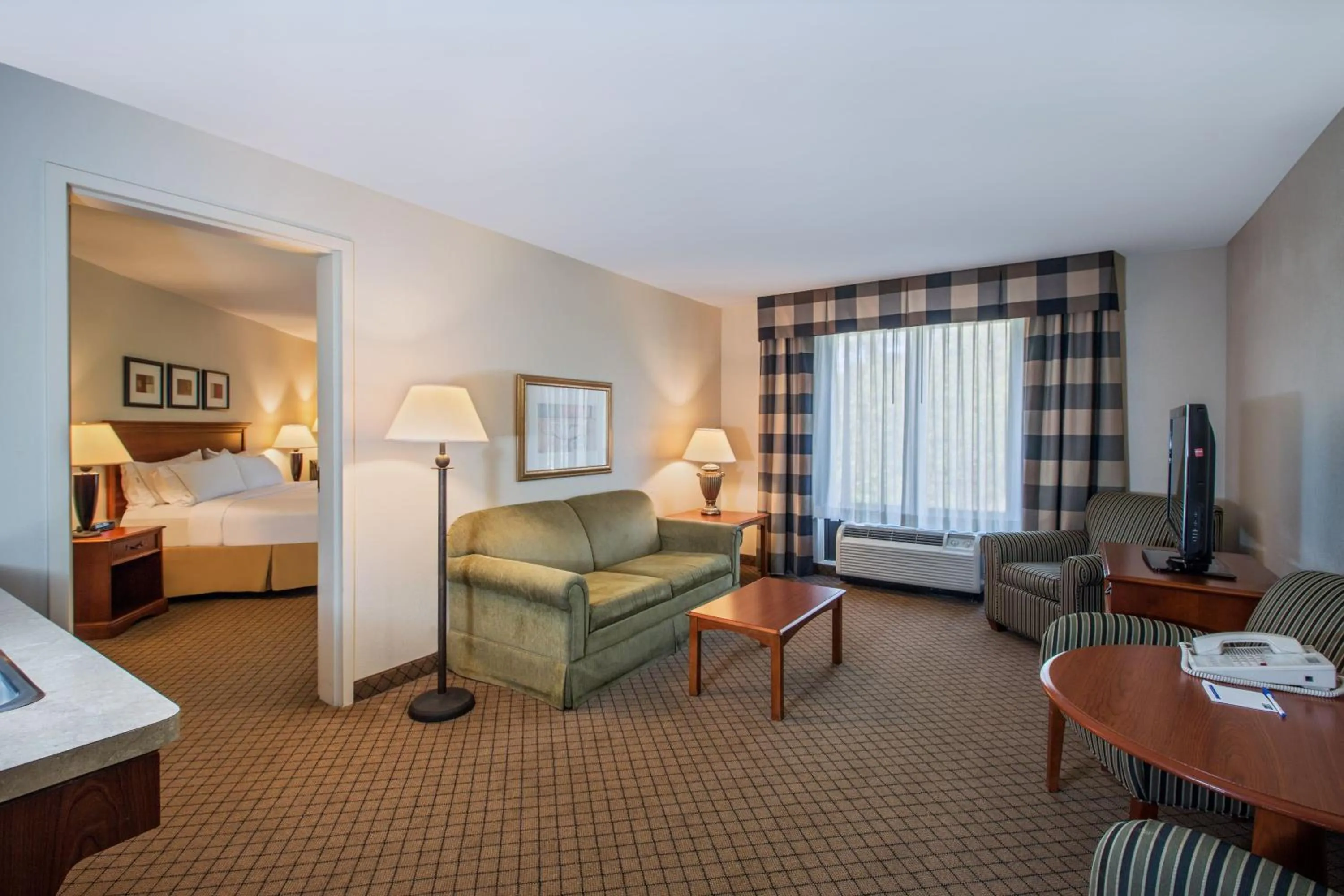Bedroom, Bed in Holiday Inn Express Hotel & Suites Jackson - Flowood by IHG