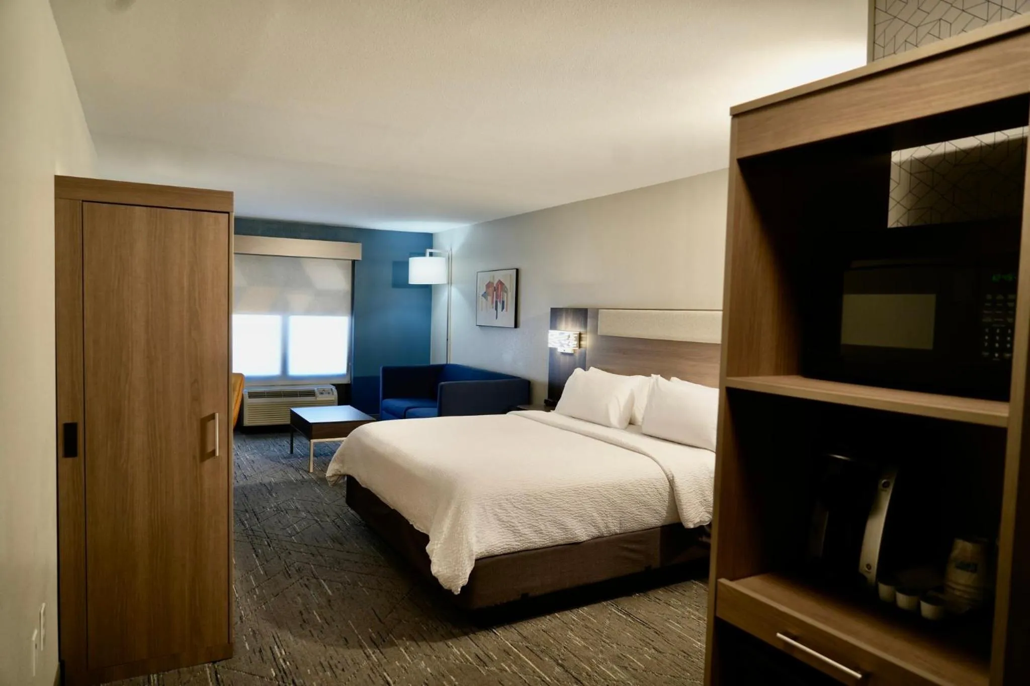 Photo of the whole room, Bed in Holiday Inn Express Hotel & Suites Jackson - Flowood by IHG