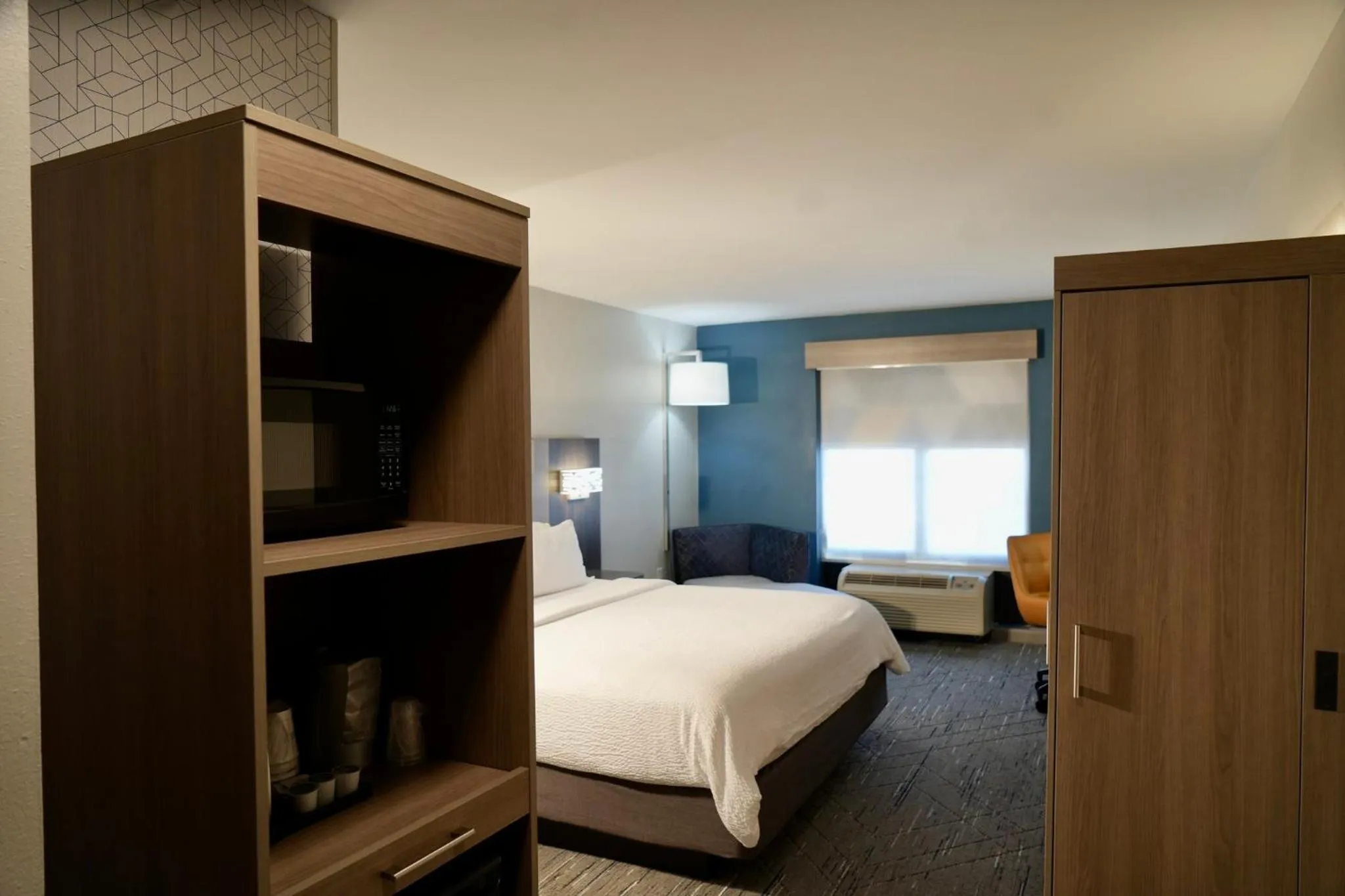 Photo of the whole room, Bed in Holiday Inn Express Hotel & Suites Jackson - Flowood by IHG