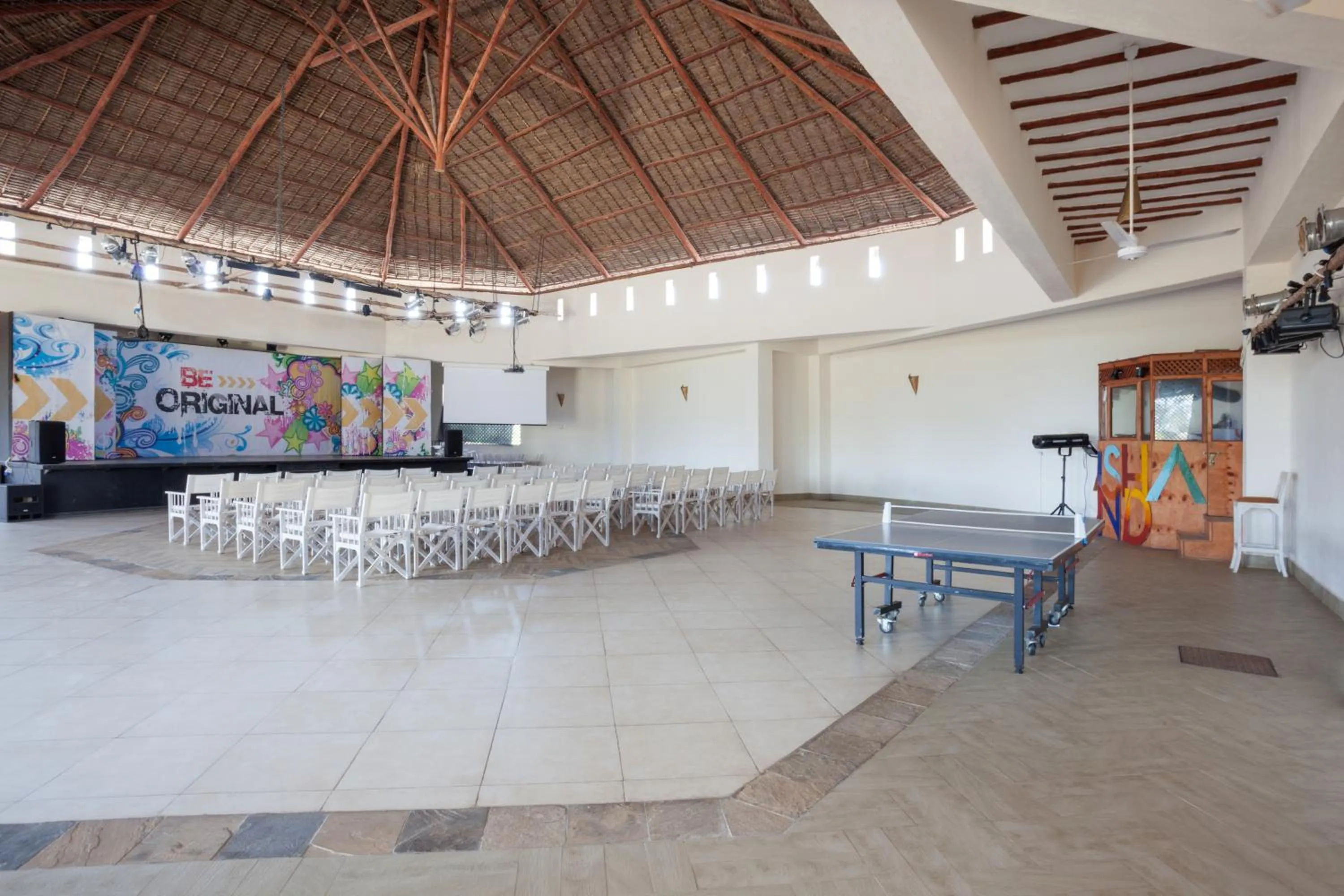 Evening entertainment in Seven Islands Resort